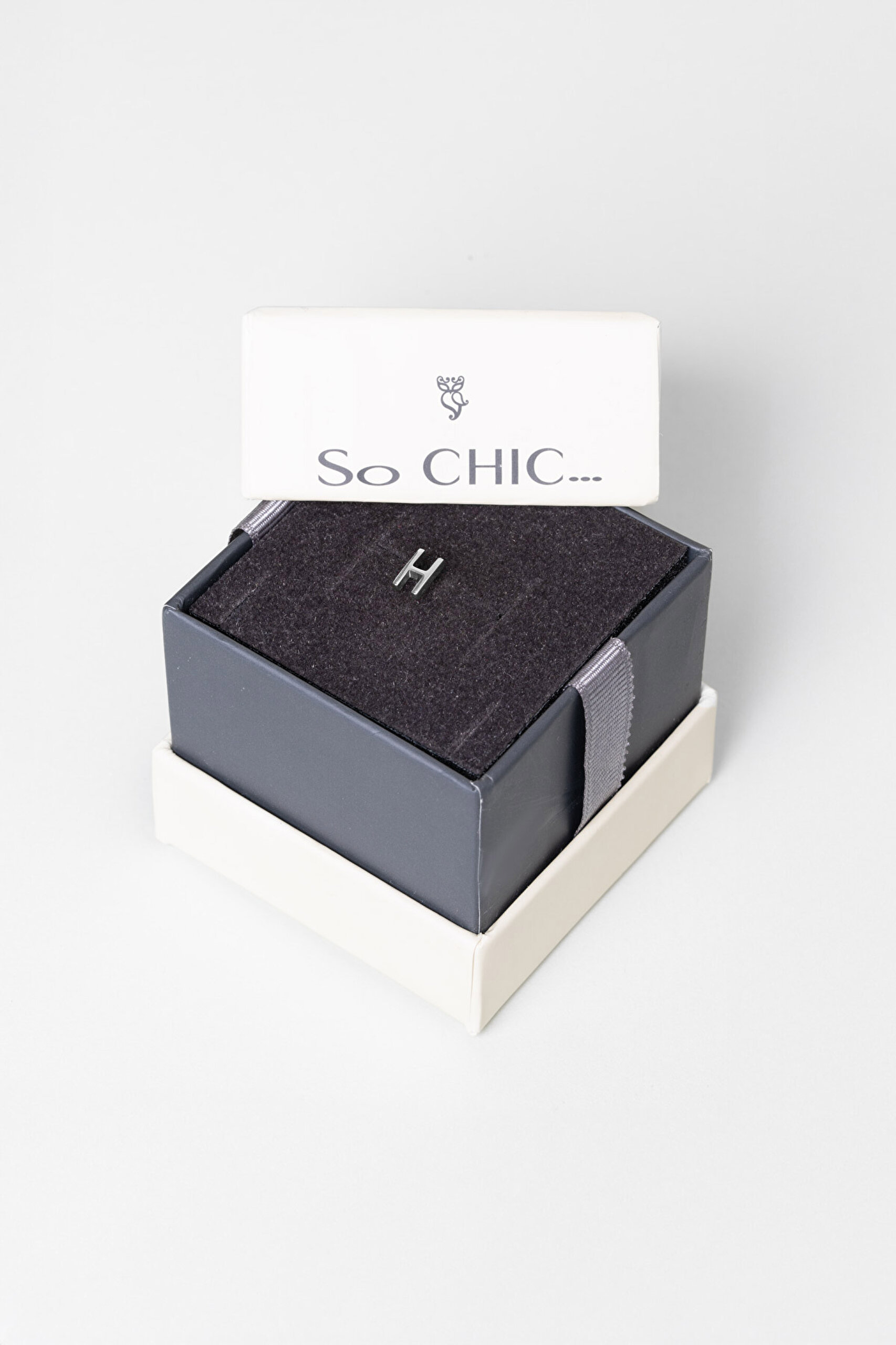 ⁠ My Story H Harfi 18 Ayar Beyaz Altın Kaplama Gümüş Tek Küpe_3}