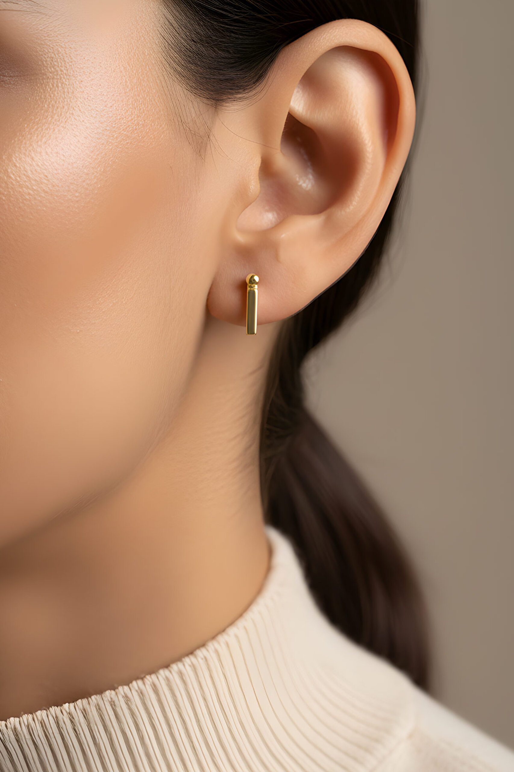 ⁠ My Story İ Harfi 18 Ayar Sarı Altın Kaplama Gümüş Tek Küpe_1}