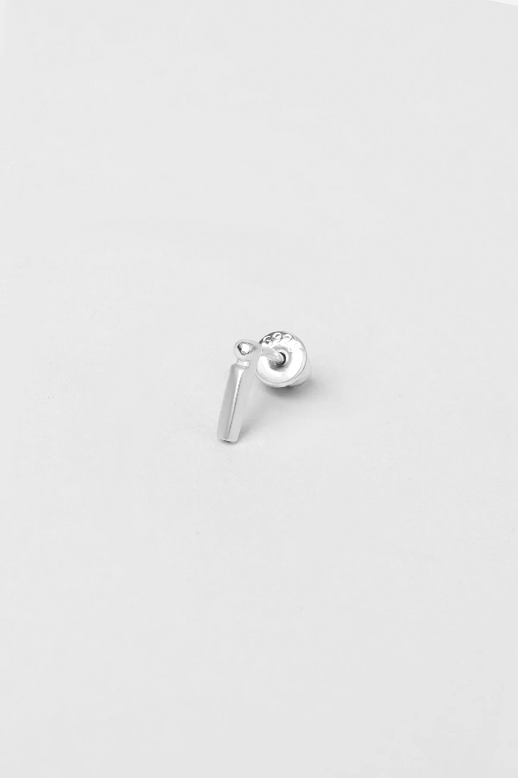 ⁠ My Story İ Harfi 18 Ayar Beyaz Altın Kaplama Gümüş Tek Küpe_0}