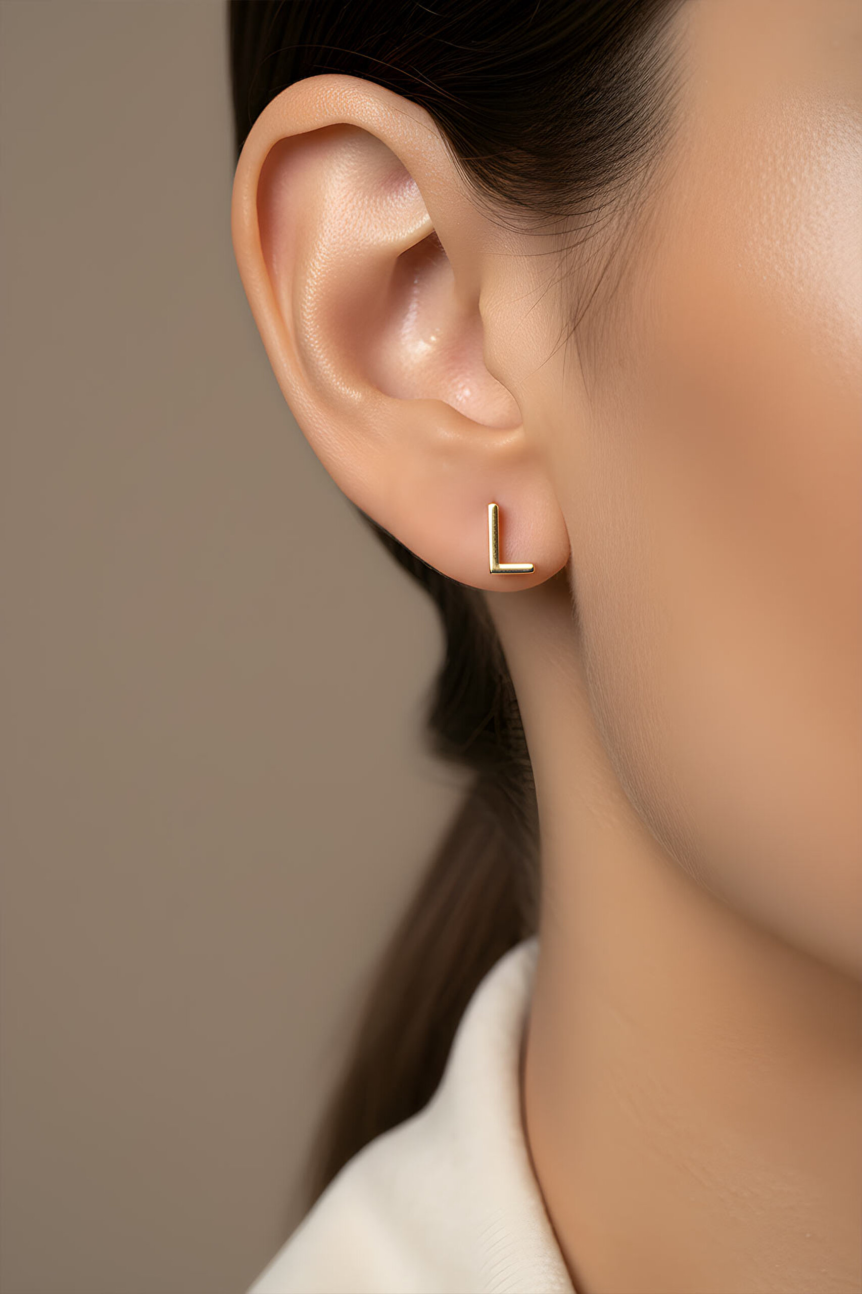 ⁠ L Harfi 18 Ayar Sarı Altın Kaplama Gümüş Tek Küpe_1}