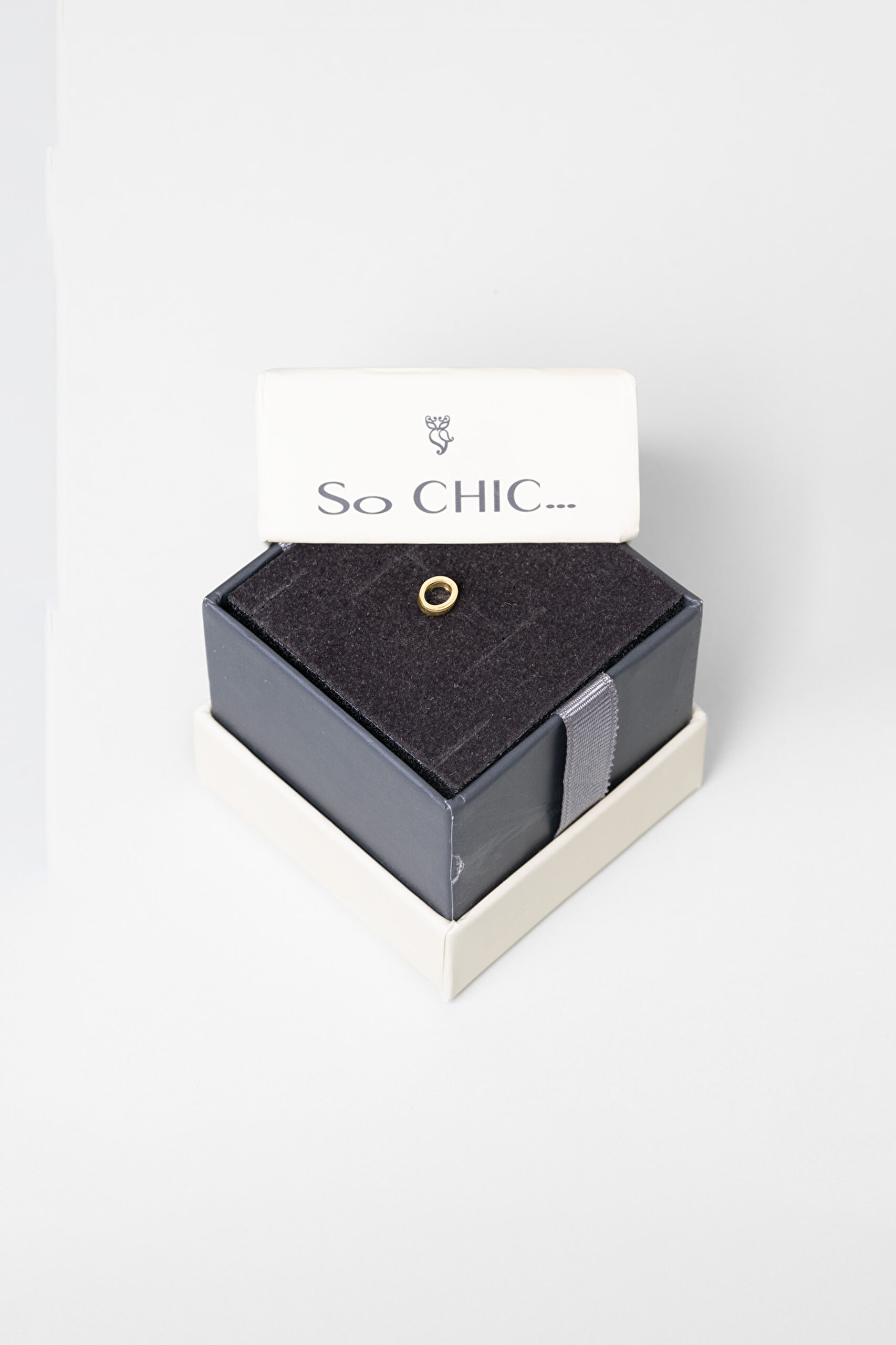 ⁠ O Harfi 18 Ayar Sarı Altın Kaplama Gümüş Tek Küpe_3}