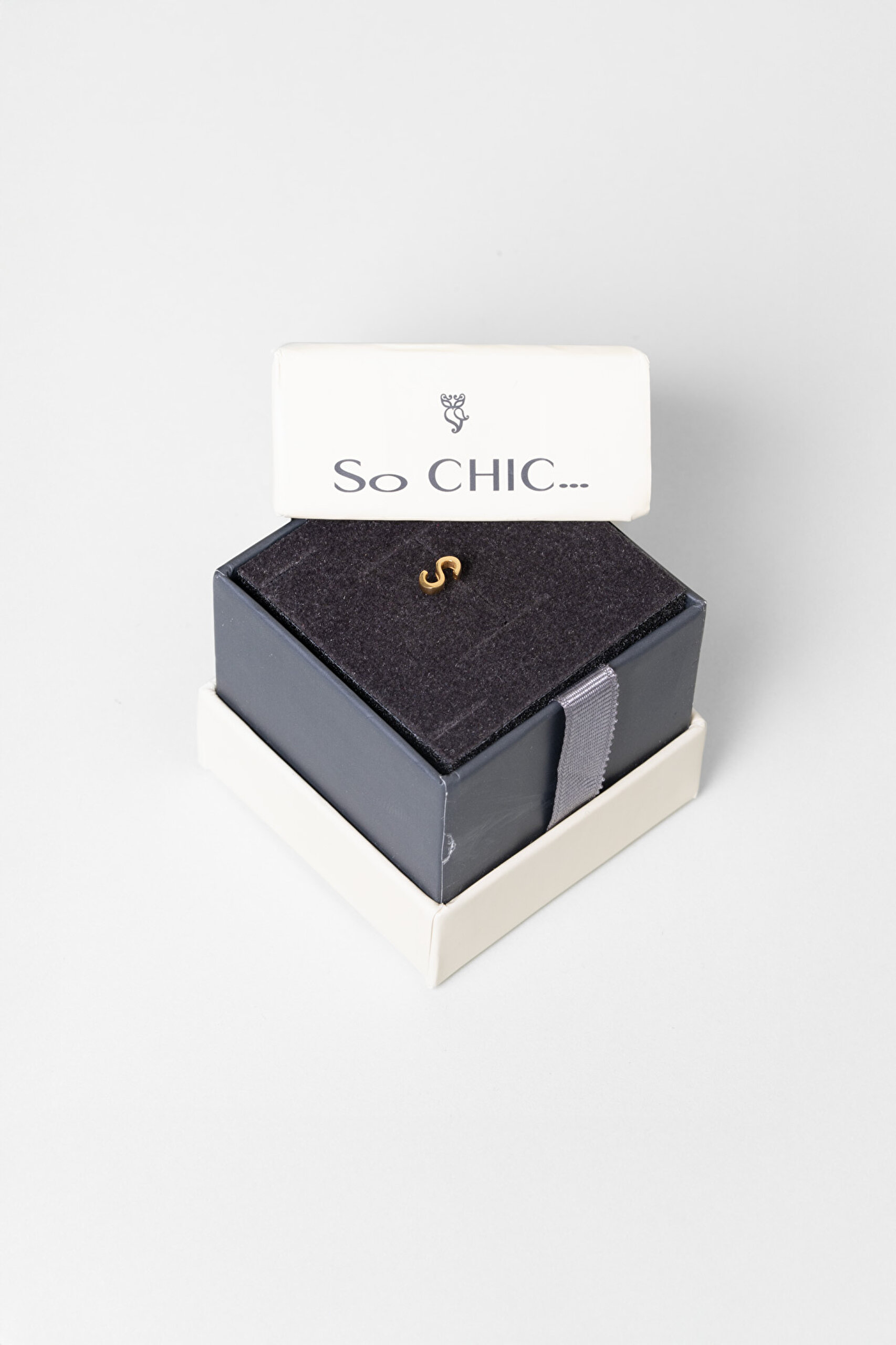 ⁠ S Harfi 18 Ayar Sarı Altın Kaplama Gümüş Tek Küpe_3}