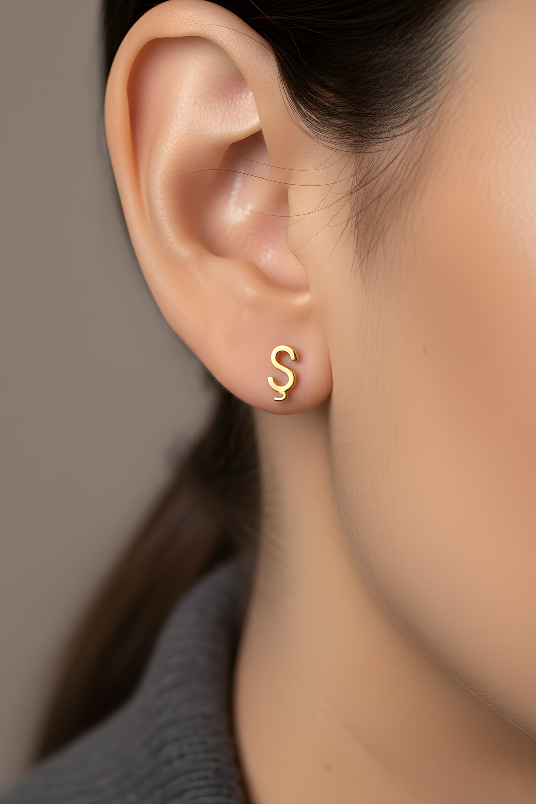 ⁠ Ş Harfi 18 Ayar Sarı Altın Kaplama Gümüş Tek Küpe_1}