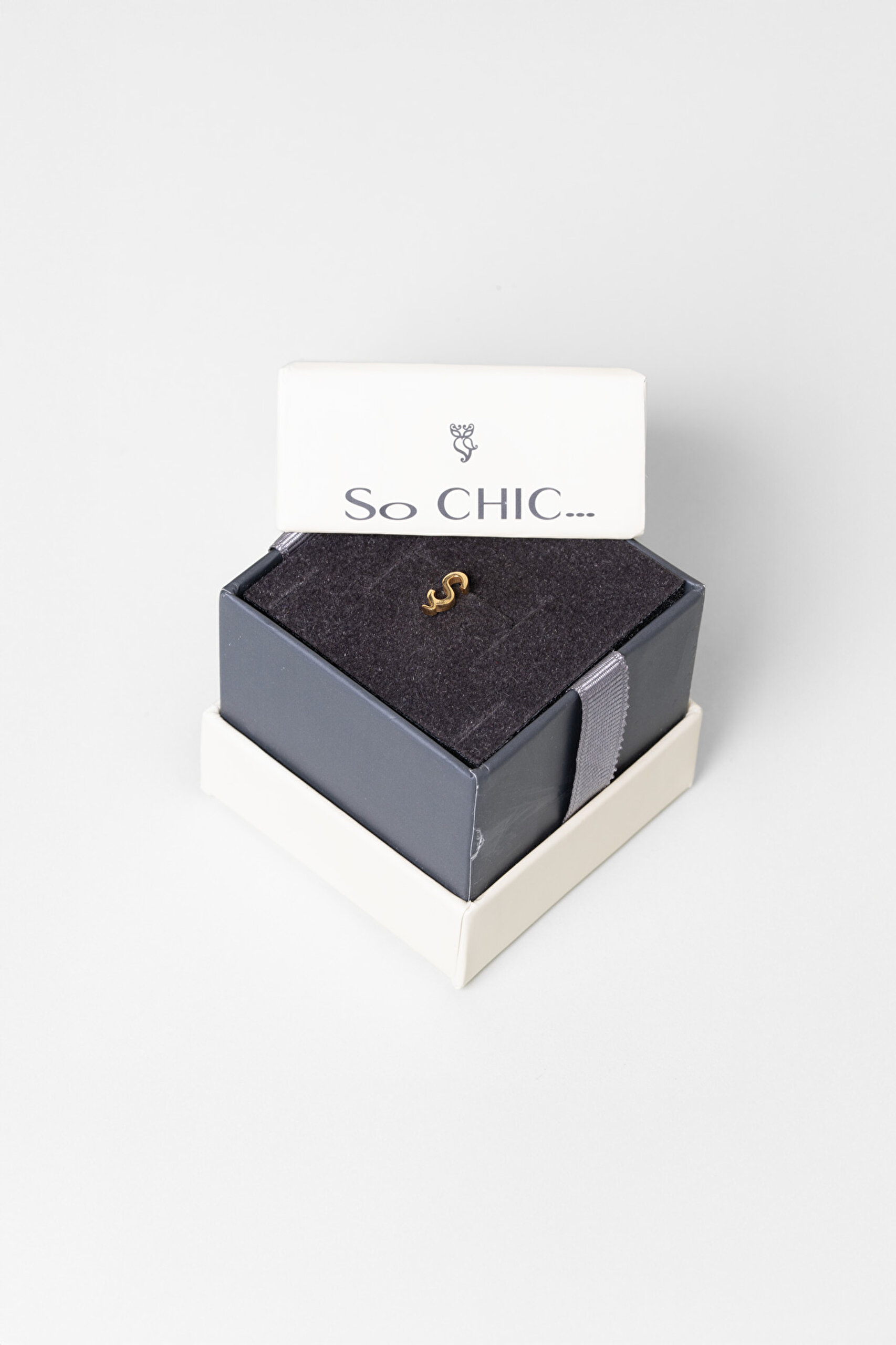 ⁠ Ş Harfi 18 Ayar Sarı Altın Kaplama Gümüş Tek Küpe_3}