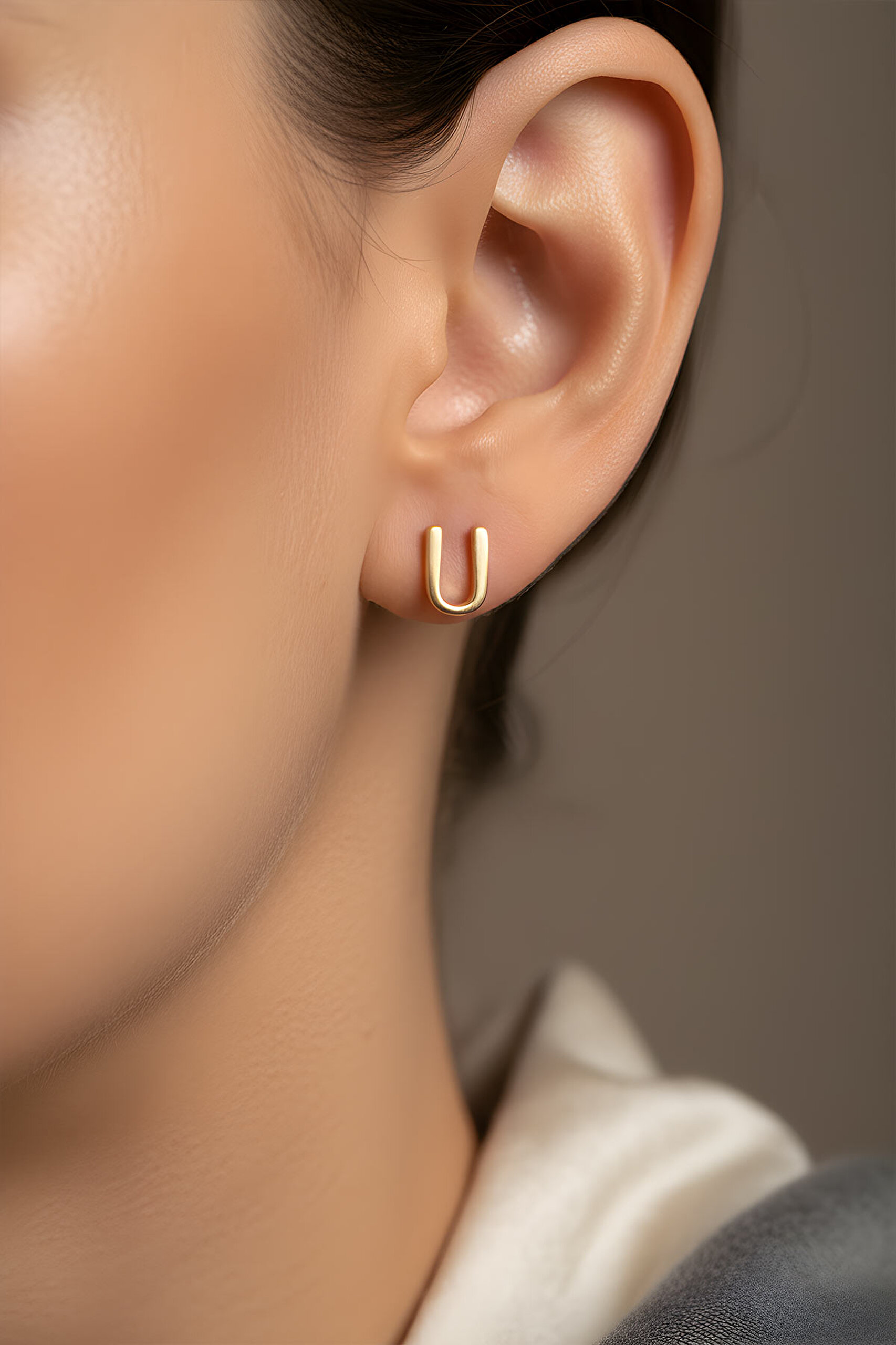 ⁠ My Story U Harfi 18 Ayar Sarı Altın Kaplama Gümüş Tek Küpe_1}