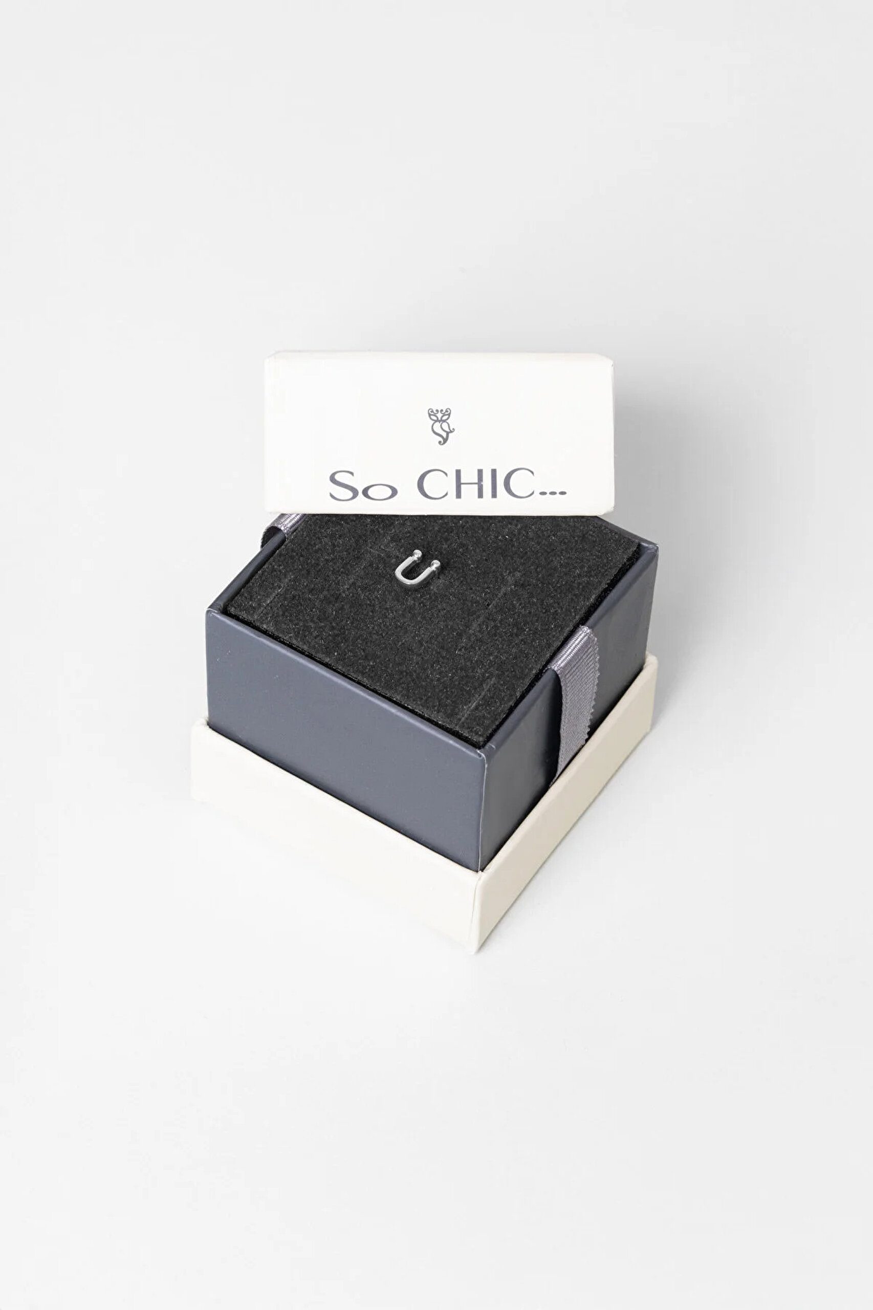 ⁠ Ü Harfi 18 Ayar Beyaz Altın Kaplama Gümüş Tek Küpe_3}