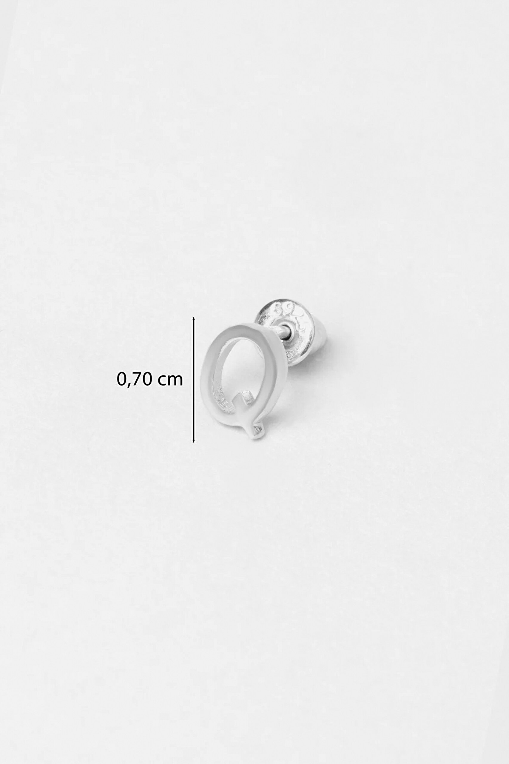 ⁠ Q Harfi 18 Ayar Beyaz Altın Kaplama Gümüş Tek Küpe_2}