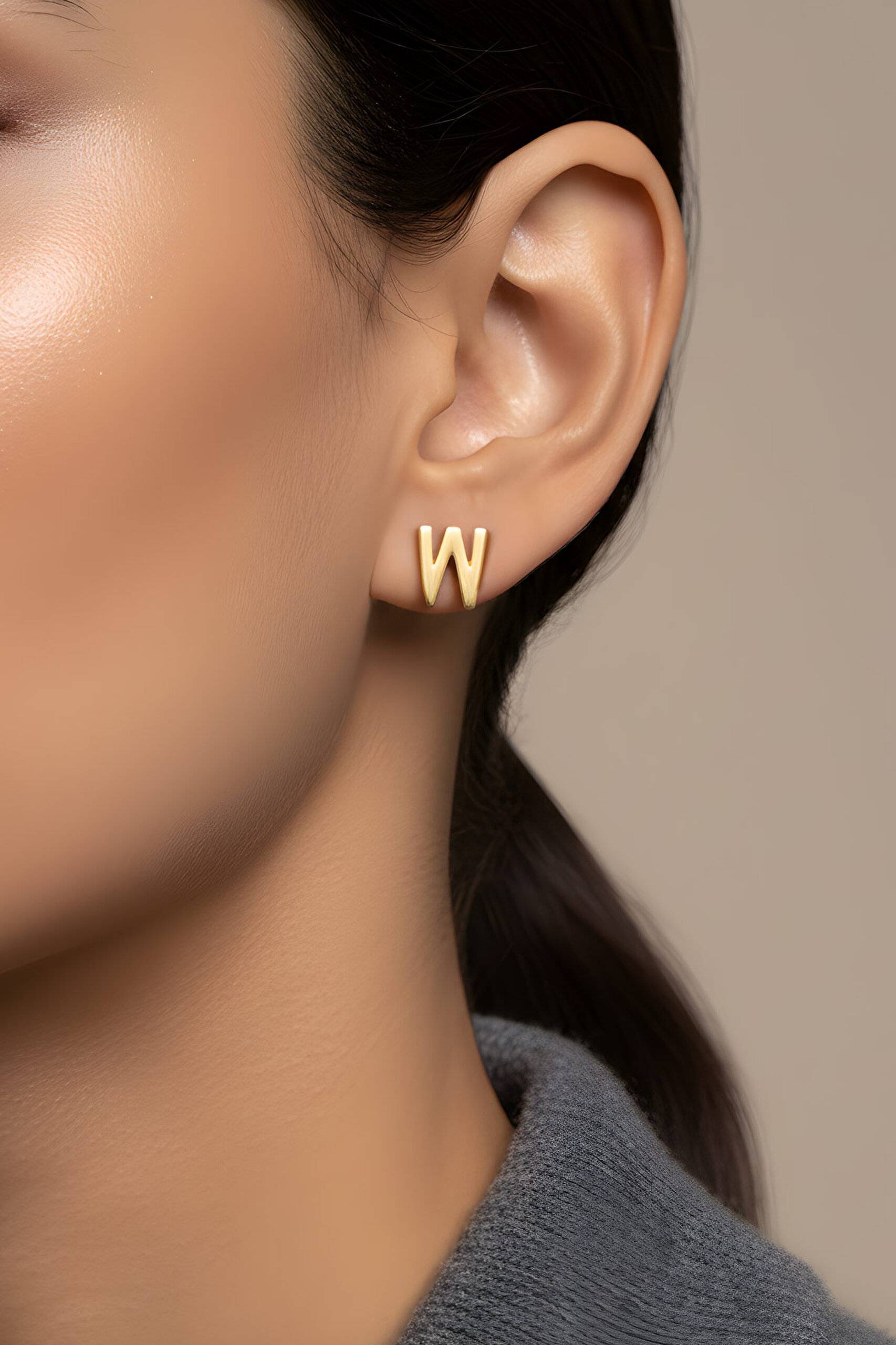 ⁠ W Harfi 18 Ayar Sarı Altın Kaplama Gümüş Tek Küpe_1}