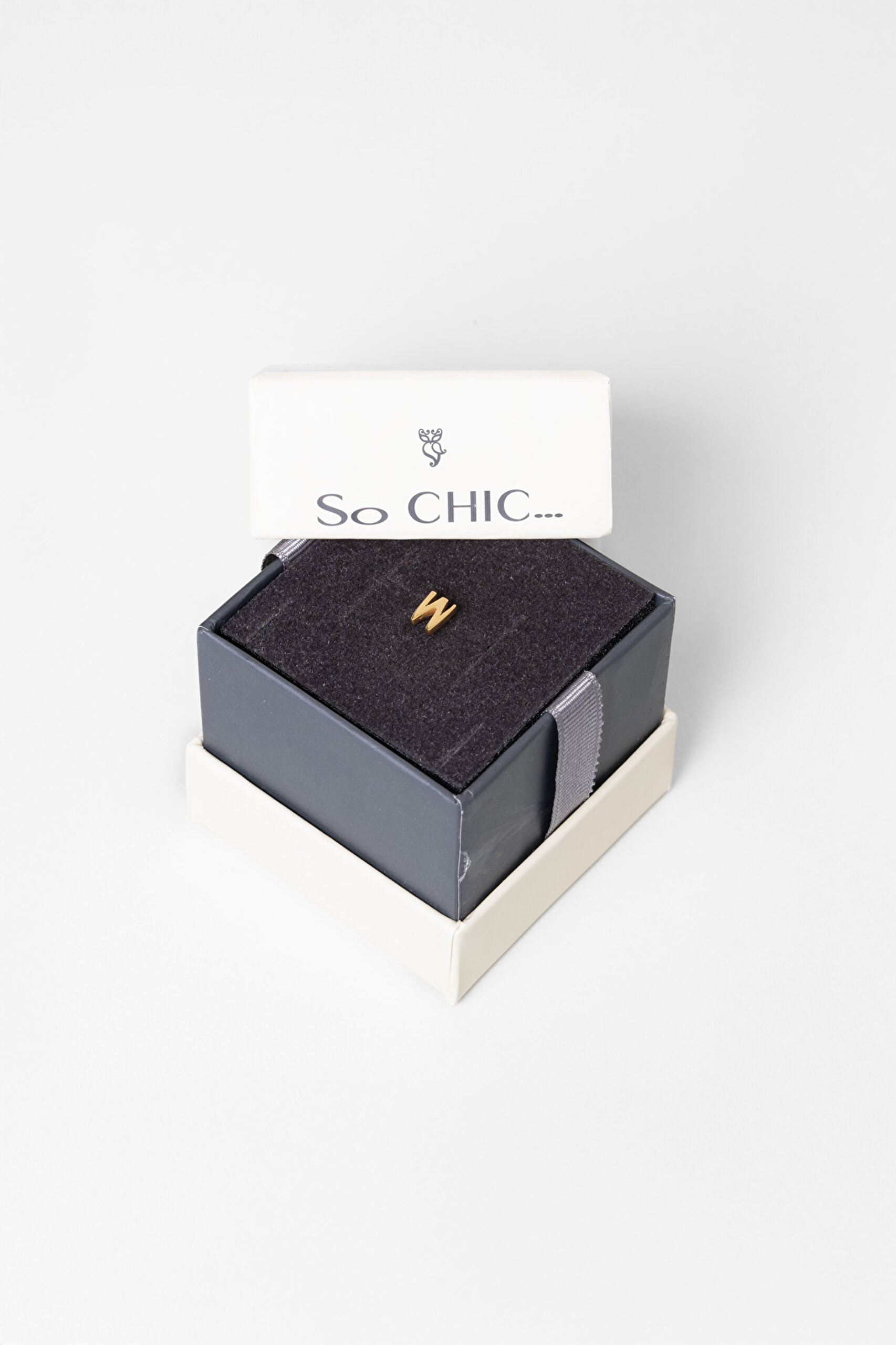 ⁠ W Harfi 18 Ayar Sarı Altın Kaplama Gümüş Tek Küpe_3}