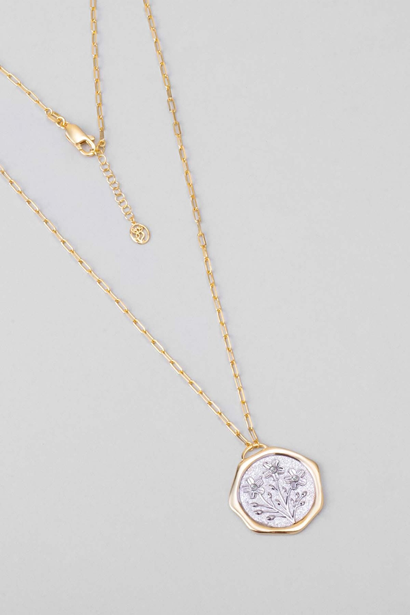 ⁠ İlkbahar Çiçeği 18 Ayar Sarı Ve Beyaz Altın Kaplama 58 Cm Çift Taraflı Gümüş Kolye_0}