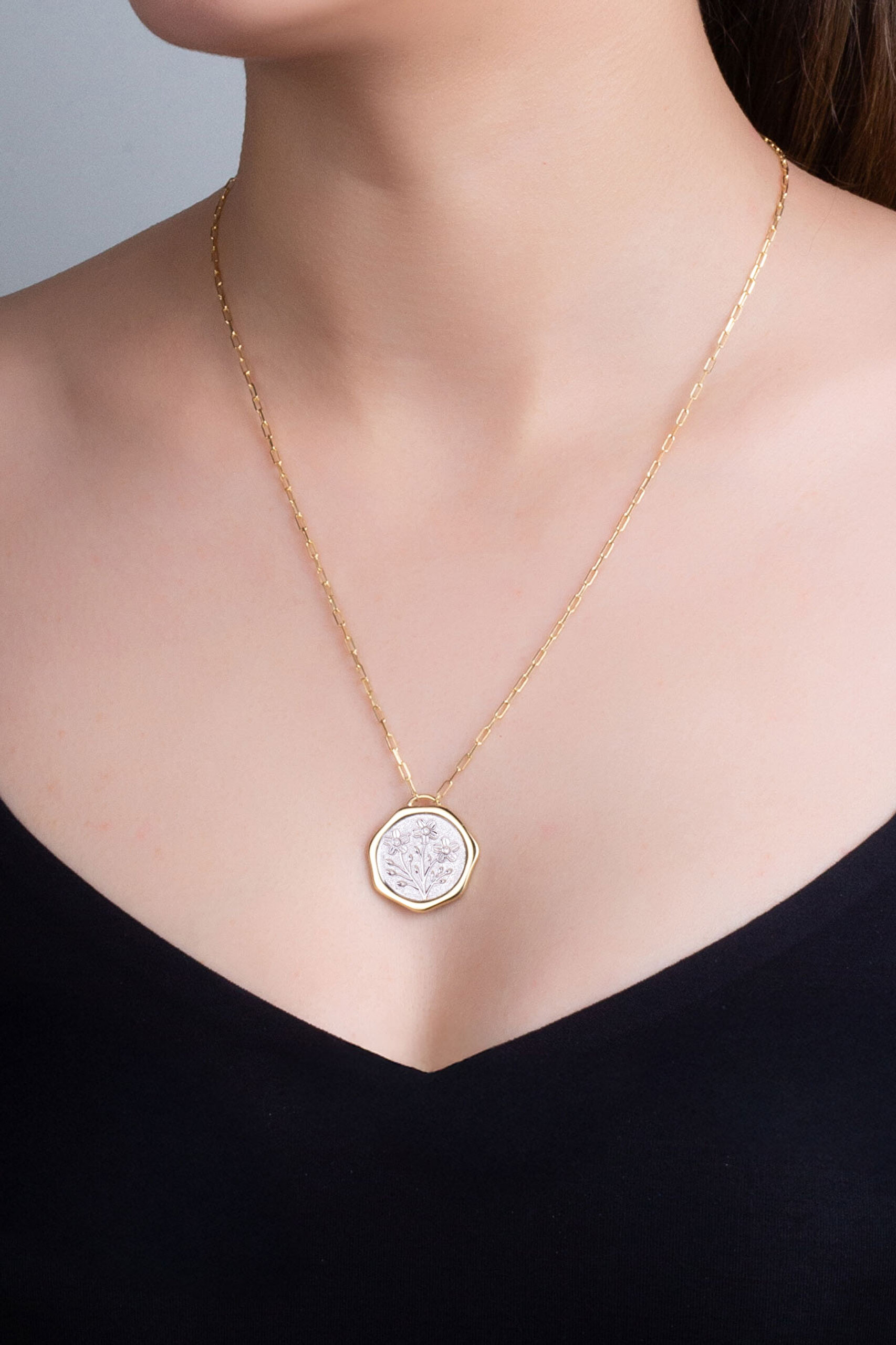 ⁠ İlkbahar Çiçeği 18 Ayar Sarı Ve Beyaz Altın Kaplama 58 Cm Çift Taraflı Gümüş Kolye_1}