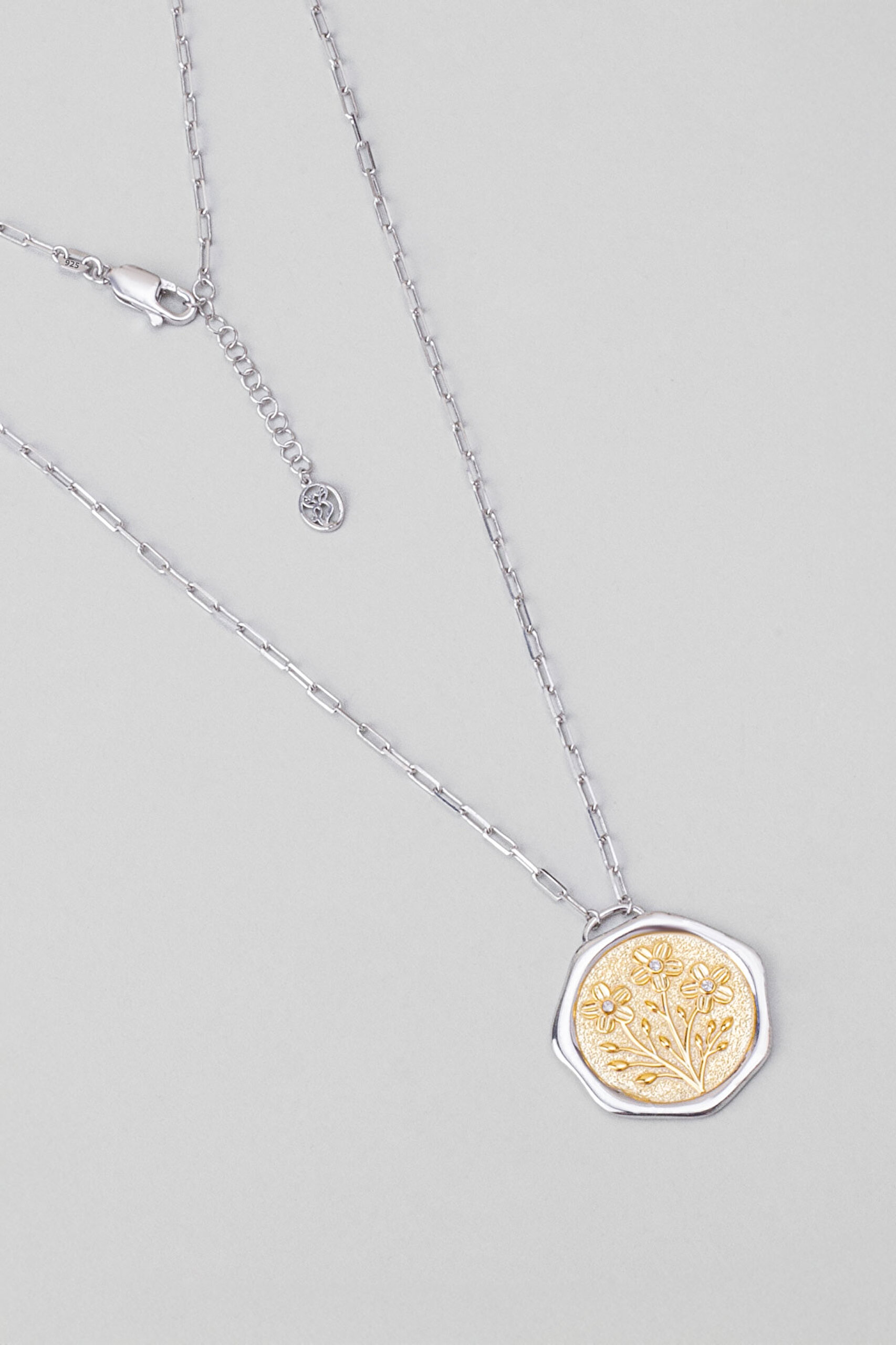 ⁠ İlkbahar Çiçeği 18 Ayar Sarı Ve Beyaz Altın Kaplama 58 Cm Çift Taraflı Gümüş Kolye_0}