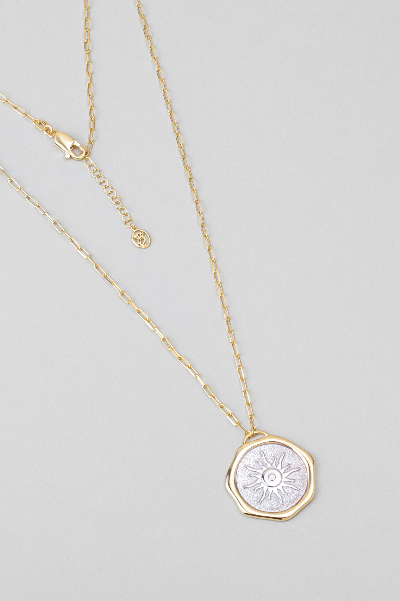 ⁠ Yaz Güneşi 18 Ayar Sarı Ve Beyaz Altın Kaplama 58 Cm Çift Taraflı Gümüş Kolye_0}