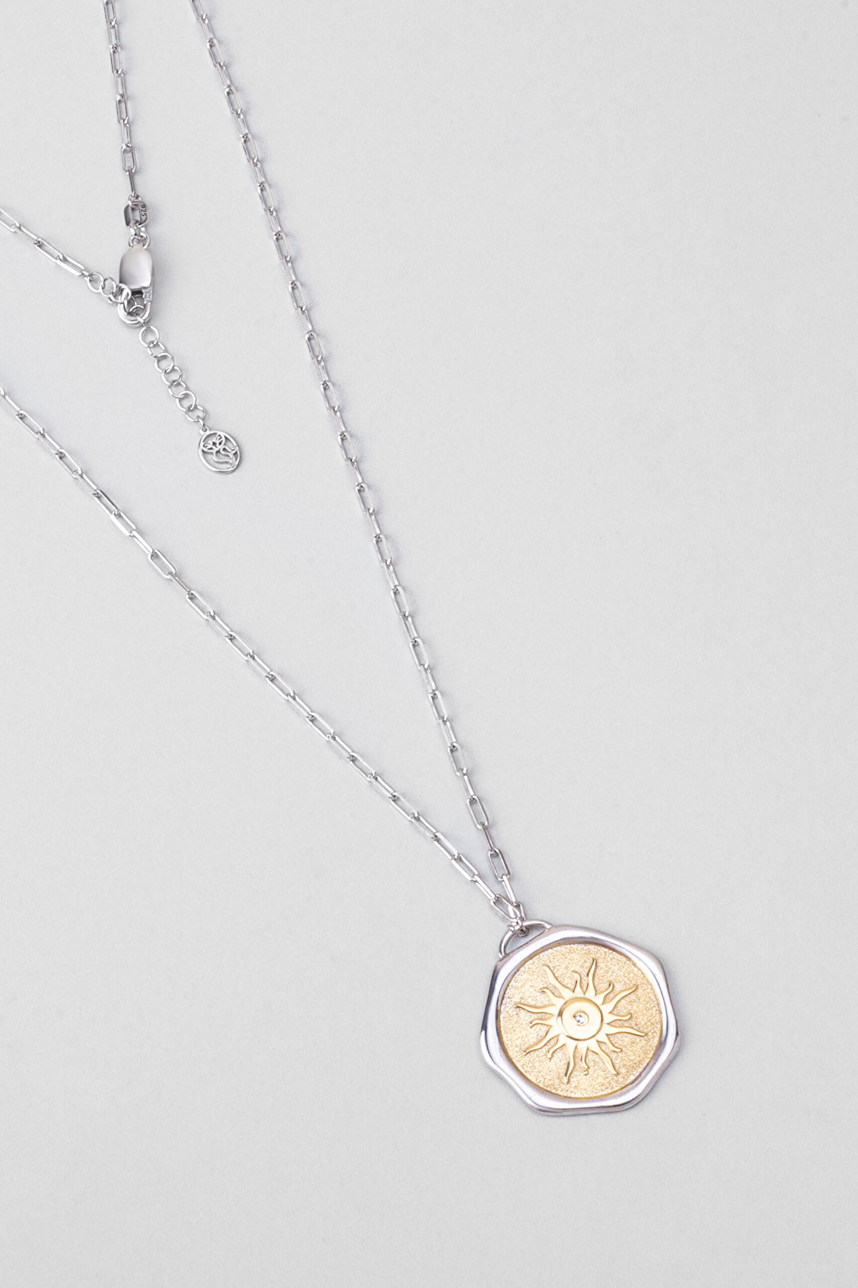 ⁠ Yaz Güneşi 18 Ayar Sarı Ve Beyaz Altın Kaplama 58 Cm Çift Taraflı Gümüş Kolye_0}