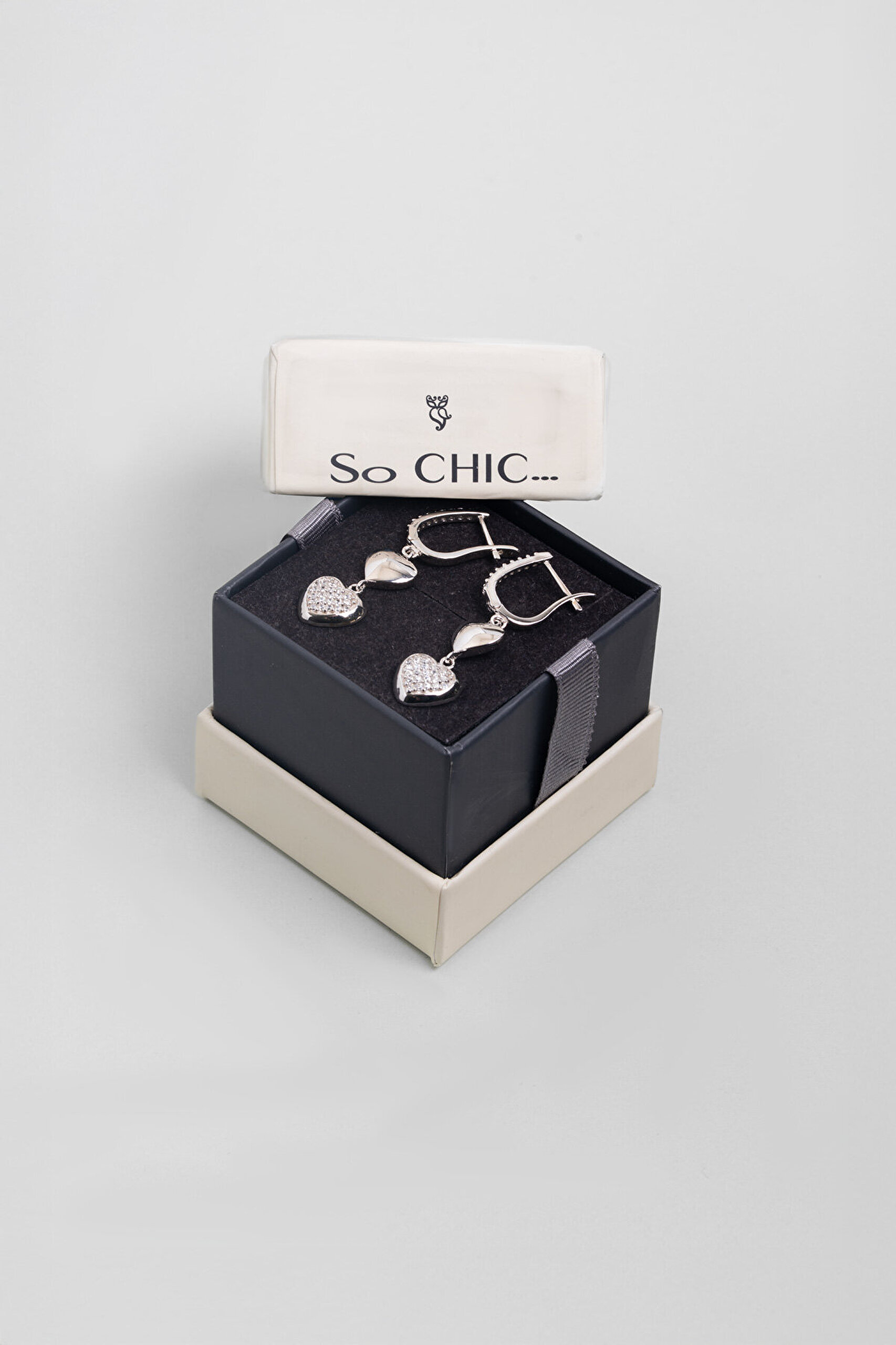 Love 18 Ayar Beyaz Altın Kaplama Gümüş Küpe - 2