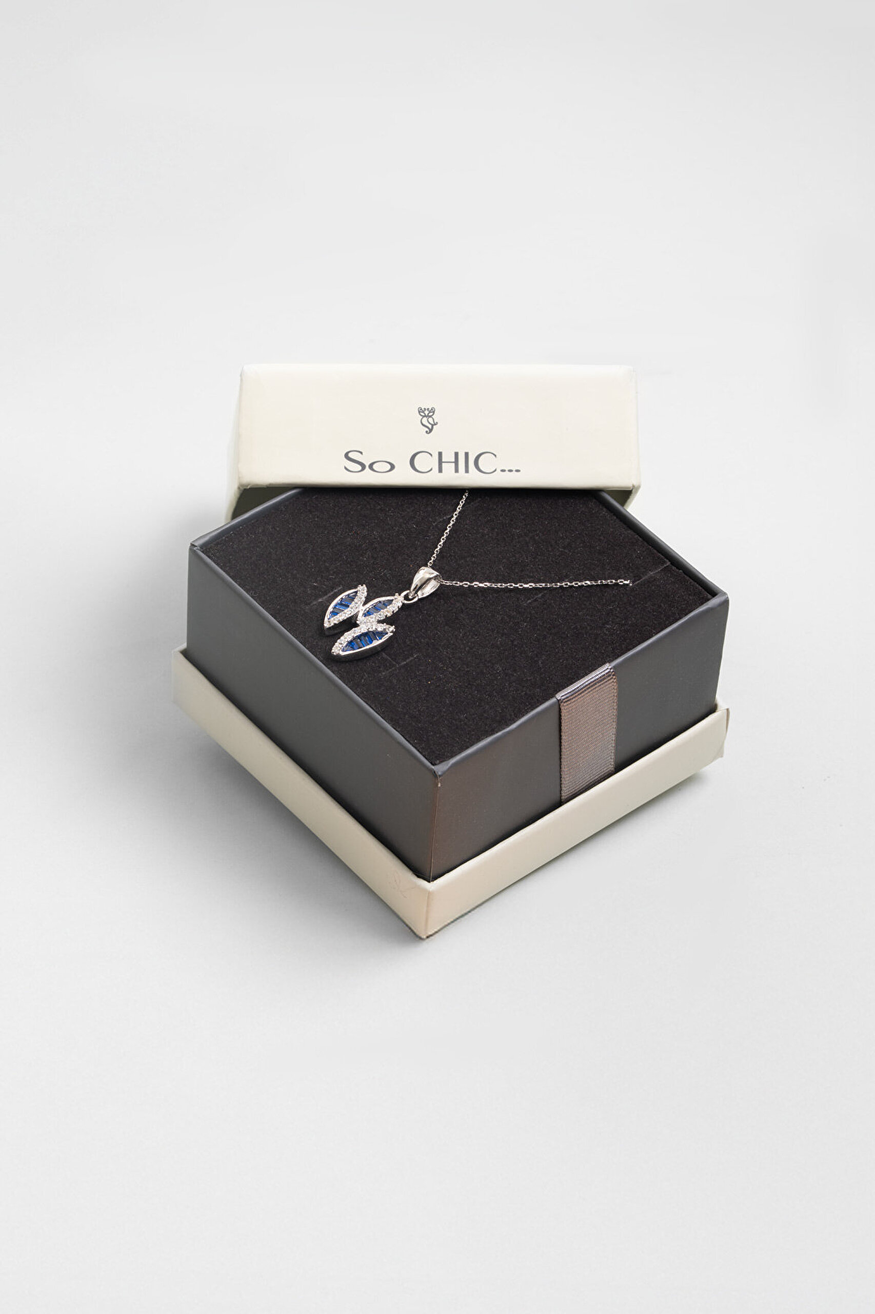 Mavi Baget Taşlı 18 Ayar Beyaz Altın Kaplama 43 Cm Gümüş Kolye - 3