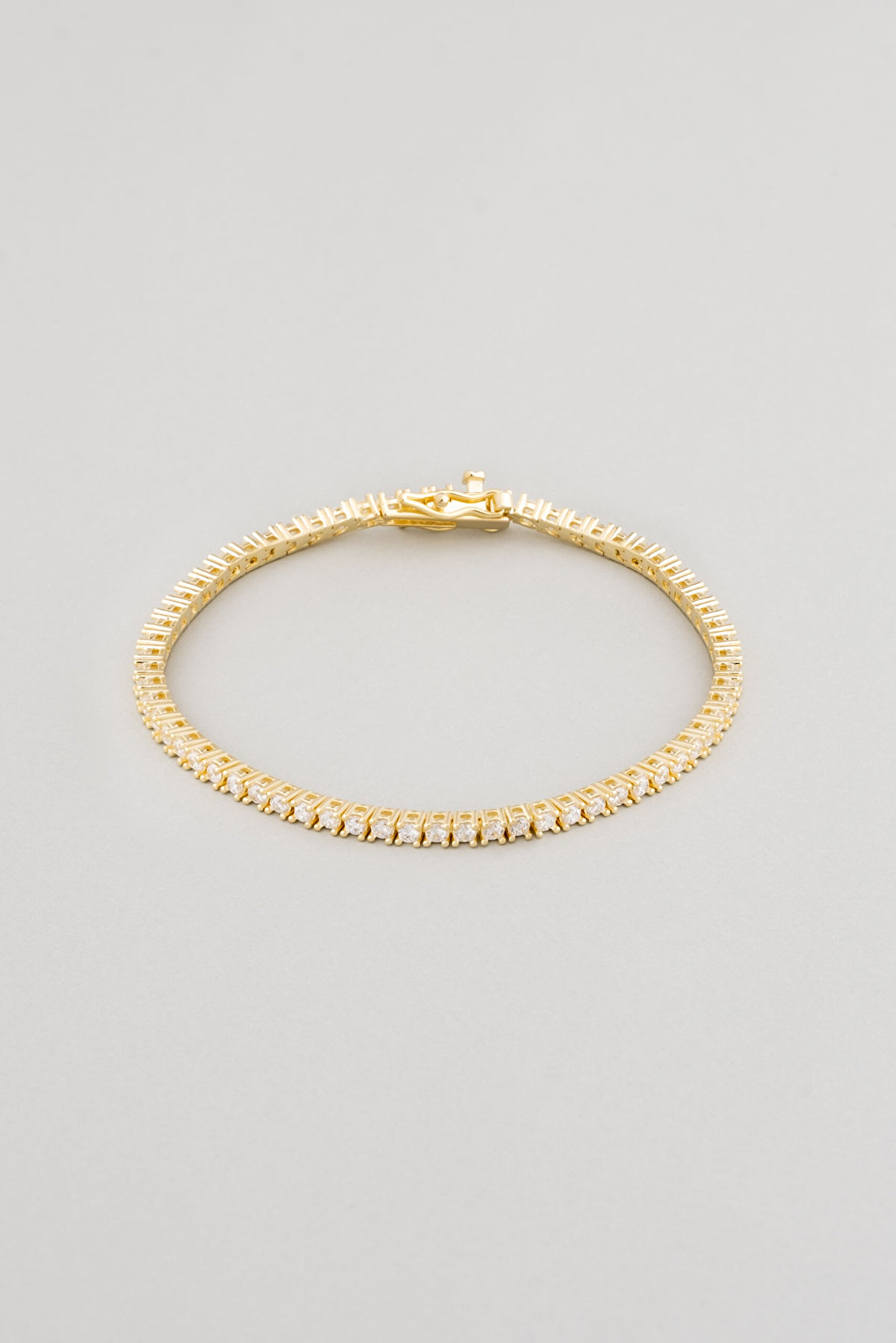 ⁠ Beyaz Taşlı 18 Ayar Sarı Altın Kaplama Gümüş Su Yolu Bileklik_1}