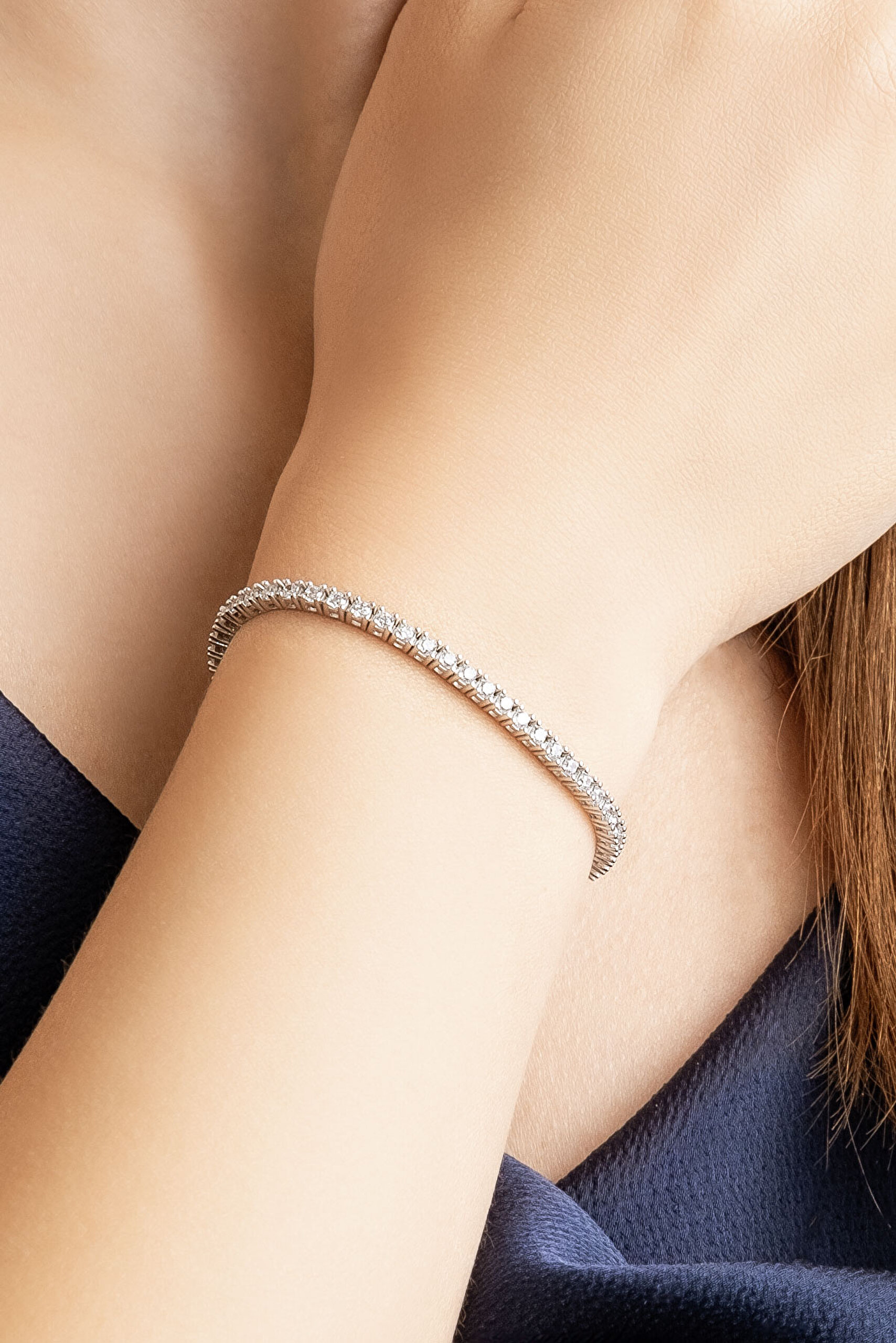 ⁠ Beyaz Taşlı 18 Ayar Beyaz Altın Kaplama Gümüş Su Yolu Bileklik_1}