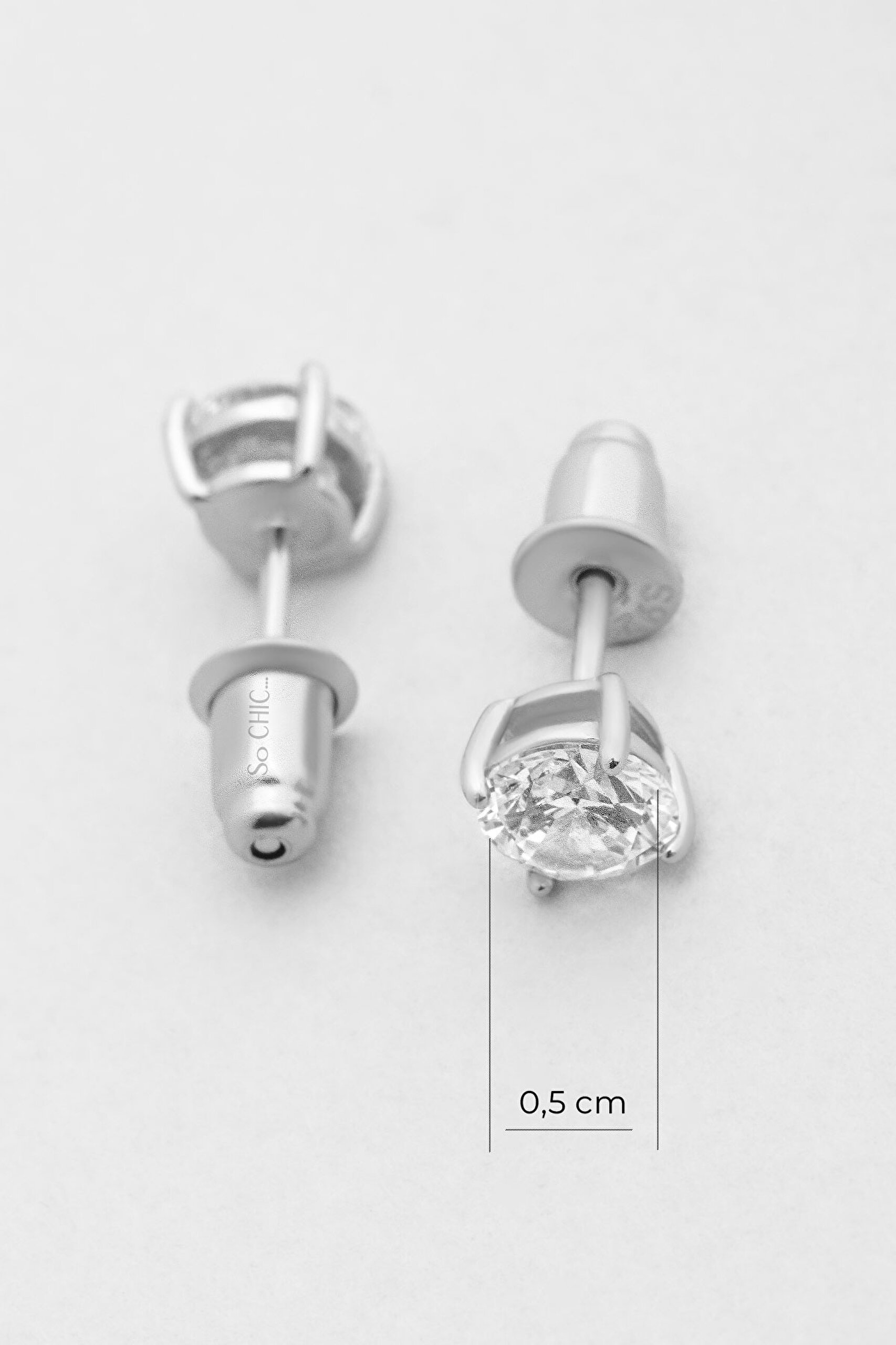 ⁠ Tektaş 5 mm 18 Ayar Beyaz Altın Kaplama Unisex Gümüş Küpe_1}