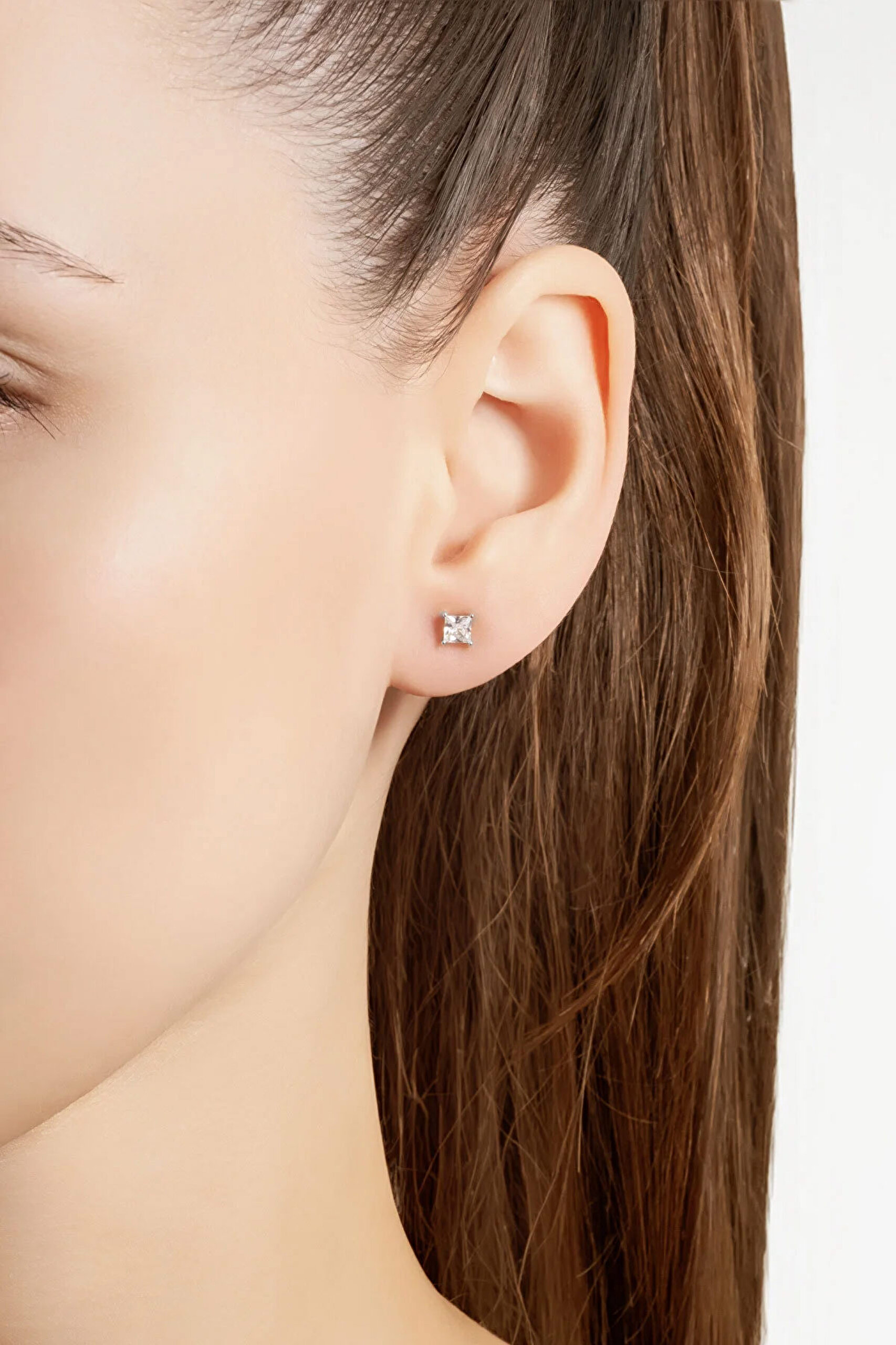 ⁠ Minimal 18 Ayar Beyaz Altın Kaplama 4 Mm Gümüş Tek Taş Küpe_3}