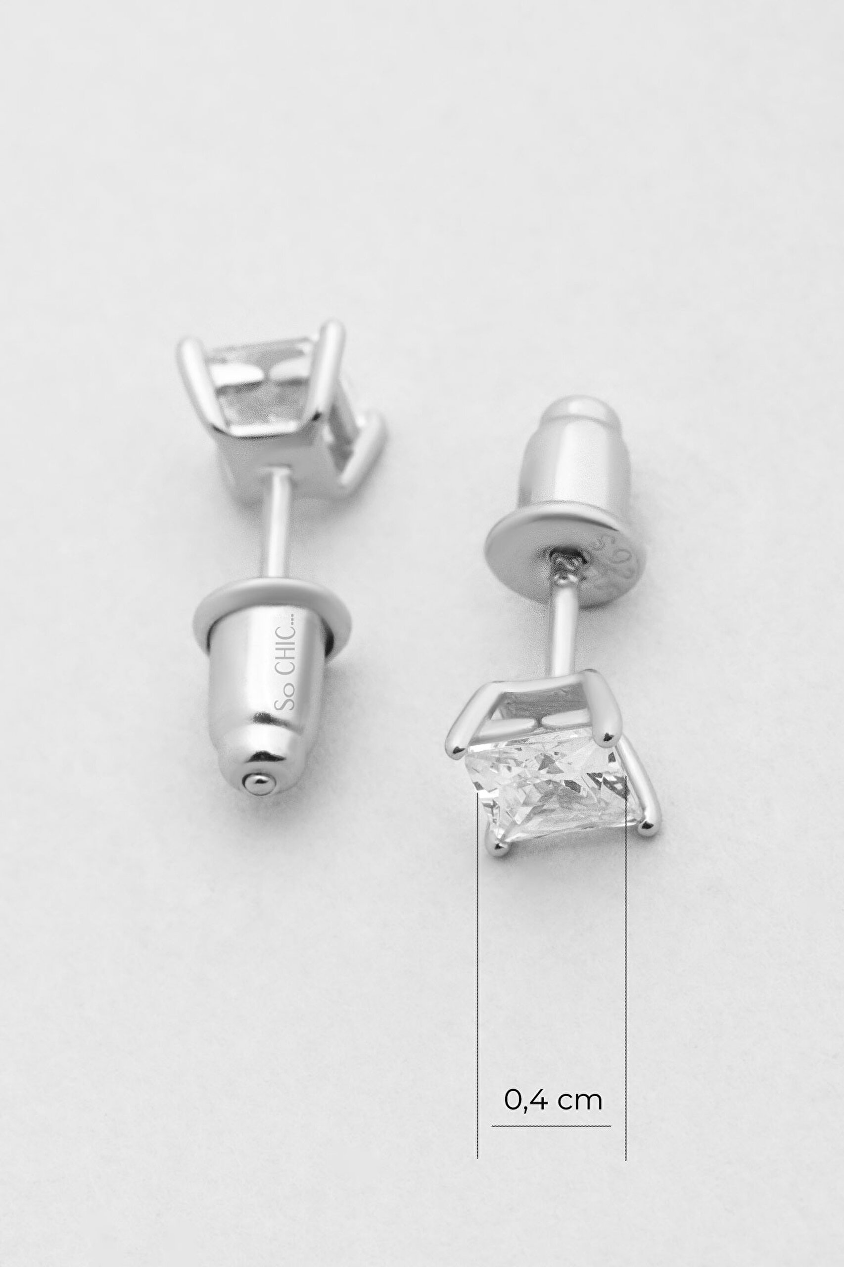 ⁠ Minimal 18 Ayar Beyaz Altın Kaplama 4 Mm Gümüş Tek Taş Küpe_1}
