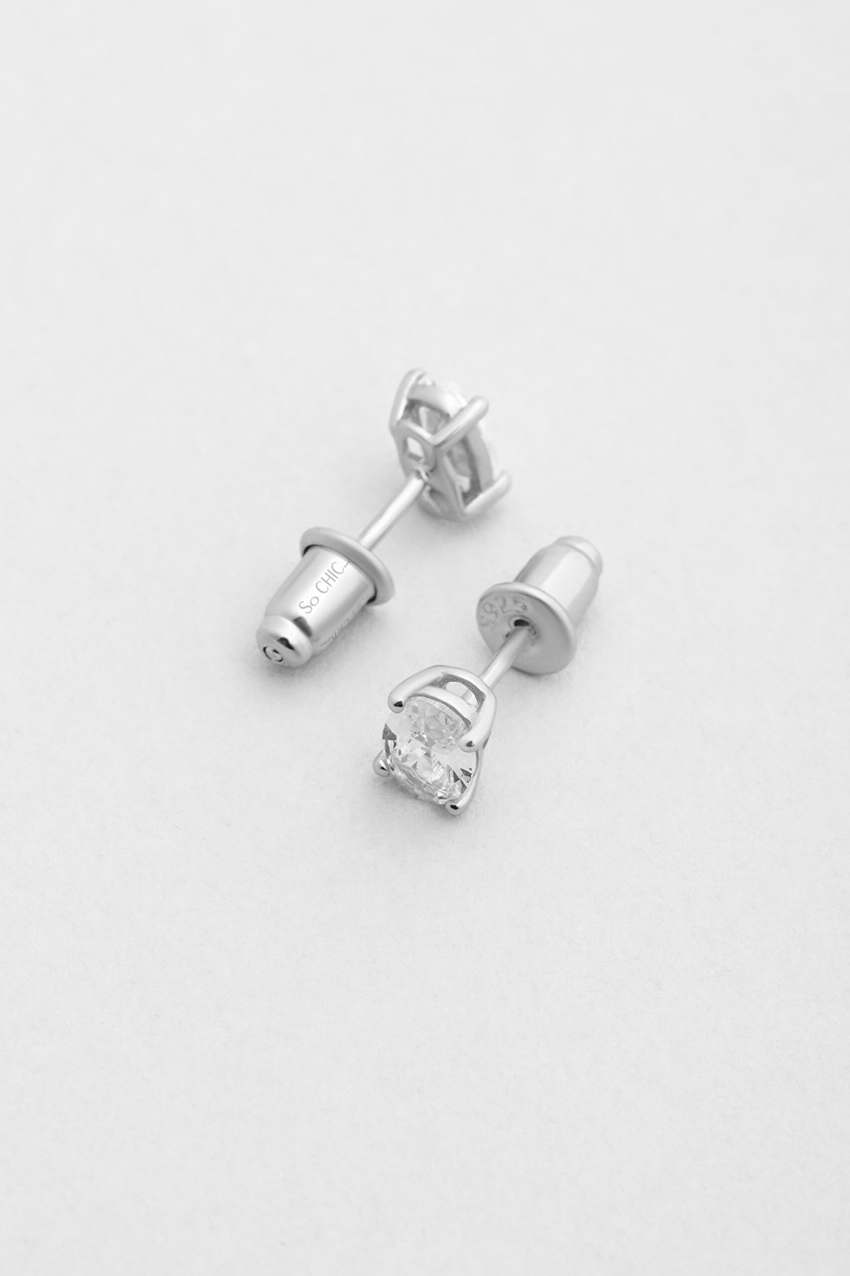 ⁠ Oval Taşlı 18 Ayar Beyaz Altın Kaplama 6 Mm Gümüş Tektaş Küpe_0}
