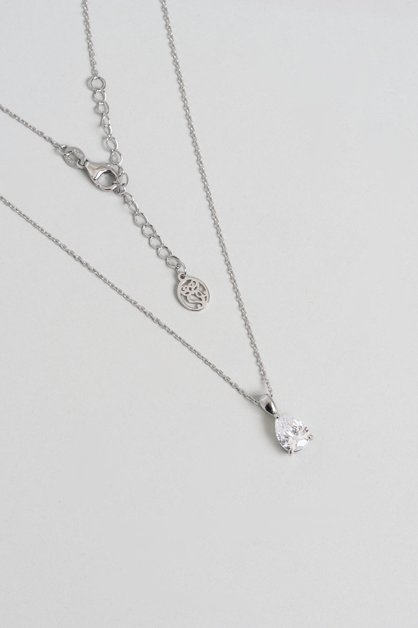 ⁠ Damla Taşlı 18 Ayar Beyaz Altın Kaplama 42 Cm Gümüş Kolye_0}