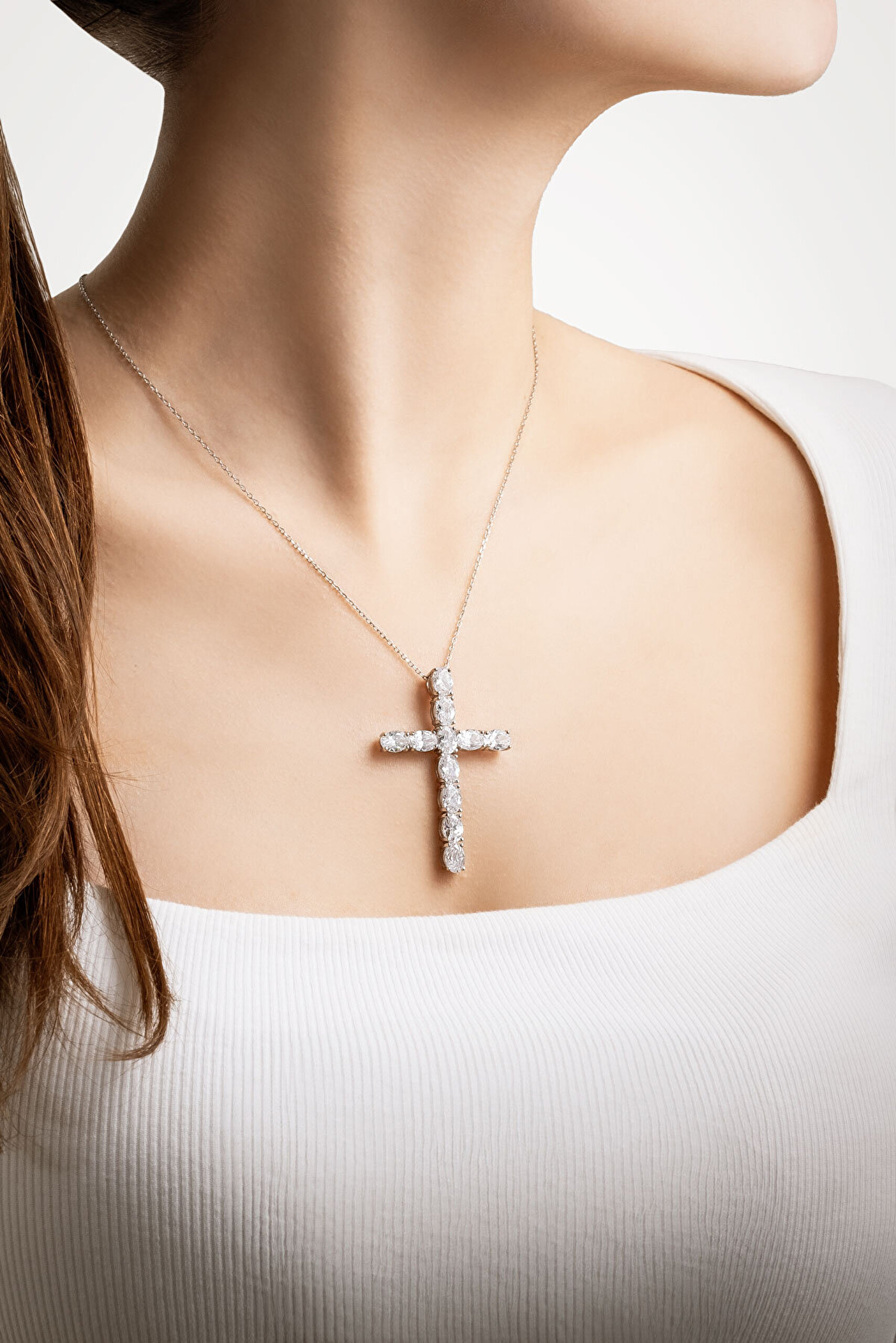 Beyaz Taşlı 18 Ayar Beyaz Altın Kaplama Gümüş Haç Kolye - 2