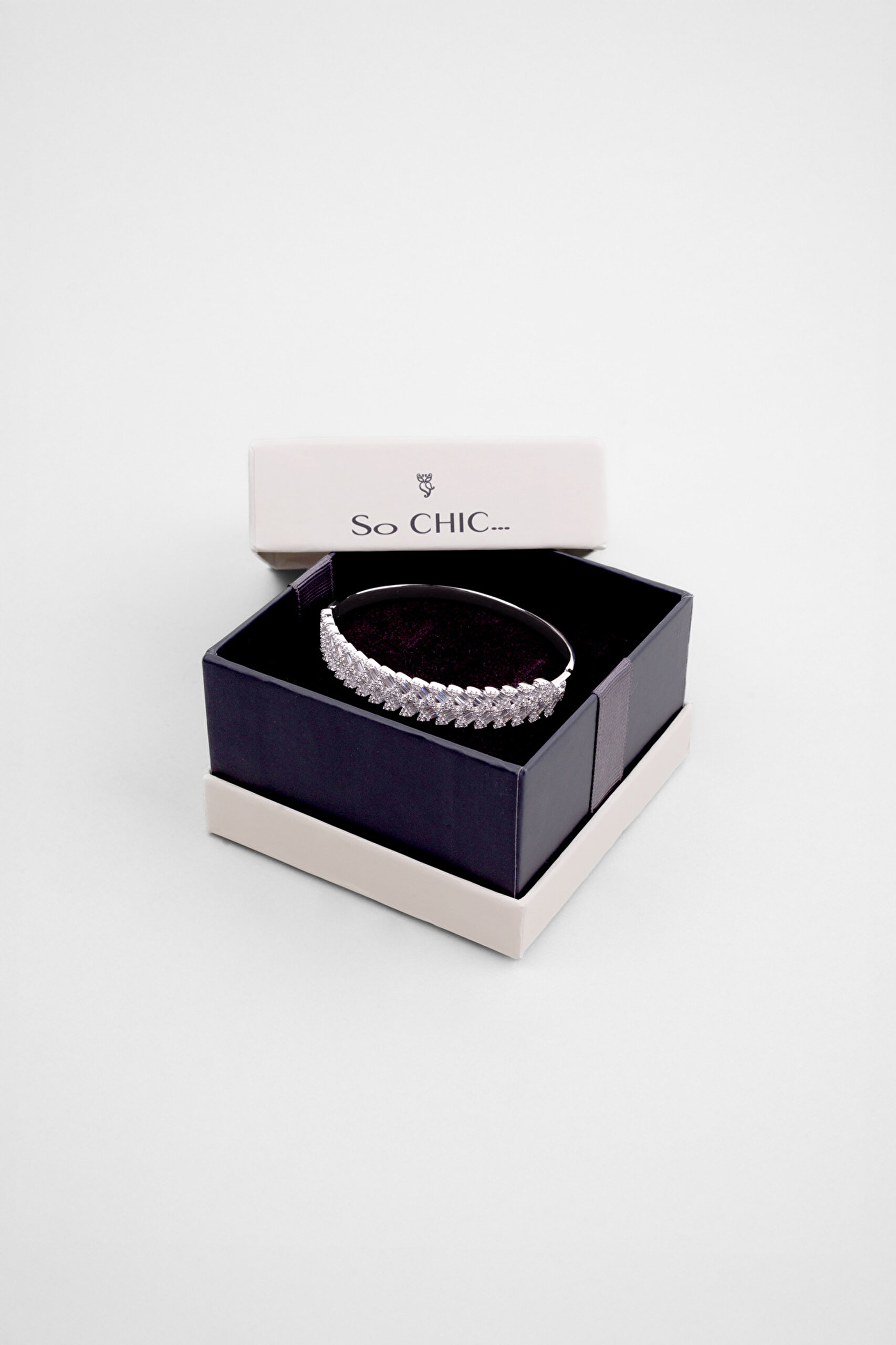 ⁠ Diana 18 Ayar Beyaz Altın Kaplama Gümüş Kelepçe Bileklik_4}