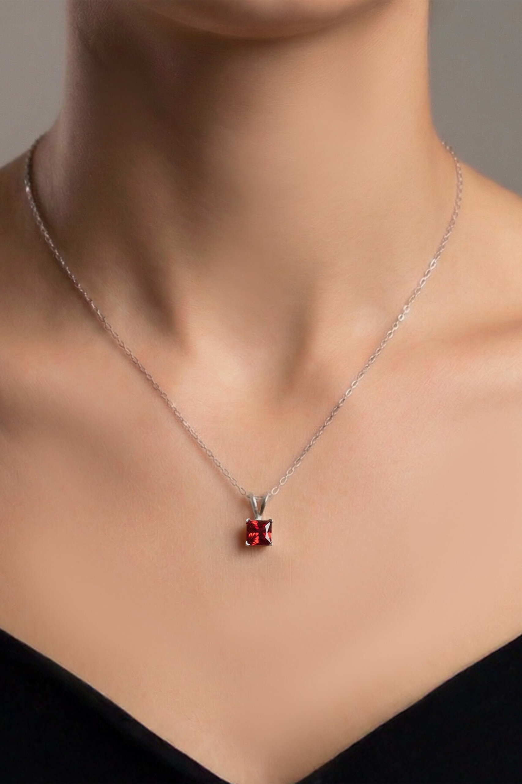 Kırmızı Taşlı 18 Ayar Beyaz Altın Kaplama 43 Cm Gümüş Kolye - 1