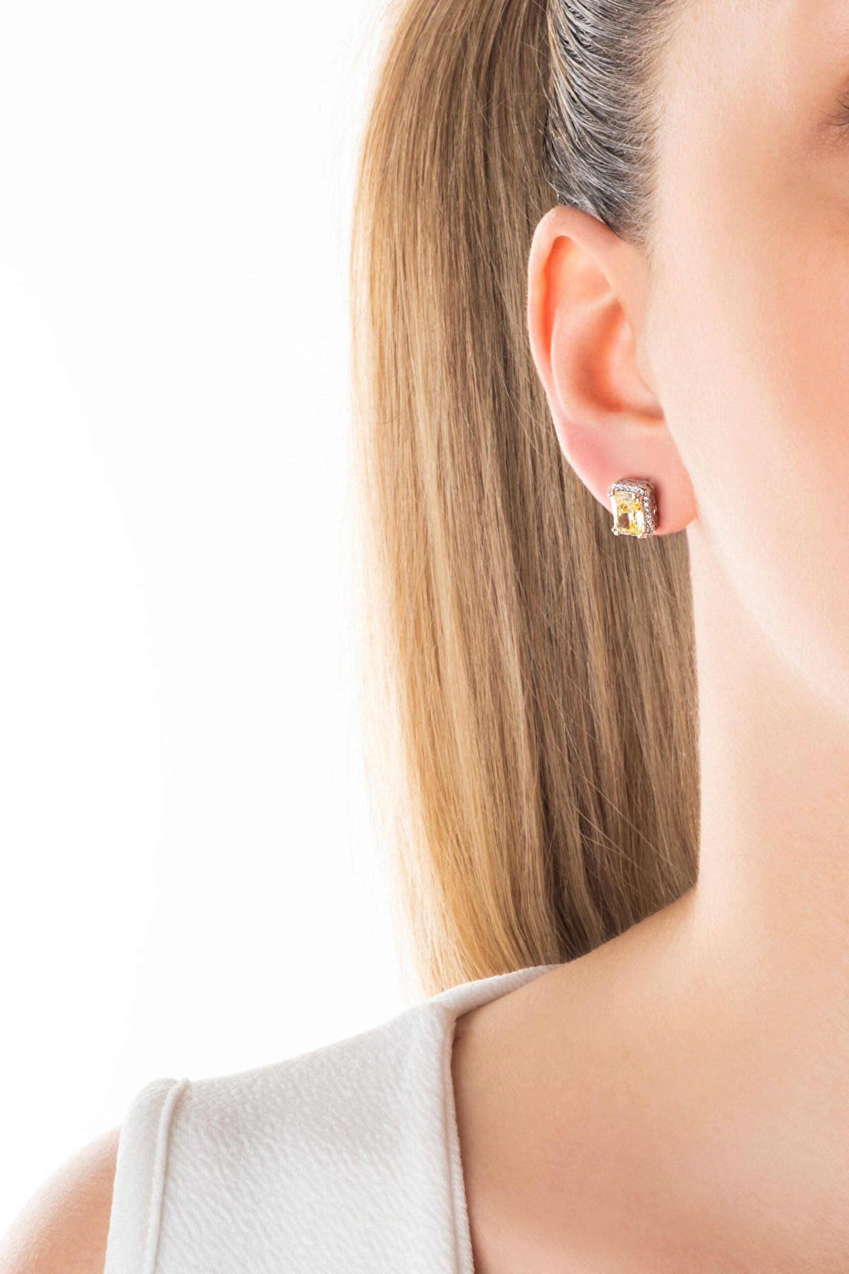 ⁠ Güneş Işıltısı 18 Ayar Beyaz Altın Kaplama Gümüş Baget Küpe_3}