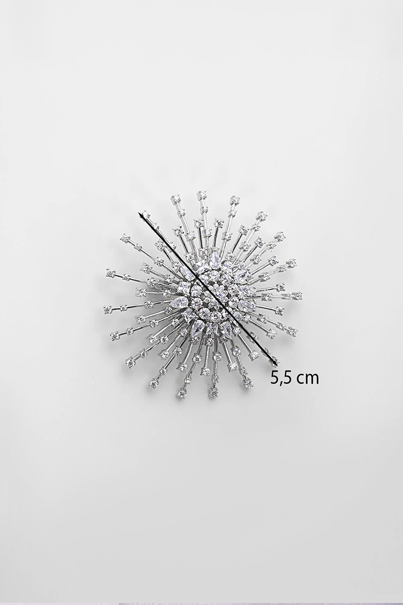 ⁠ Zirkon Taşlı 18 Ayar Beyaz Altın Kaplama Gümüş Broş_2}