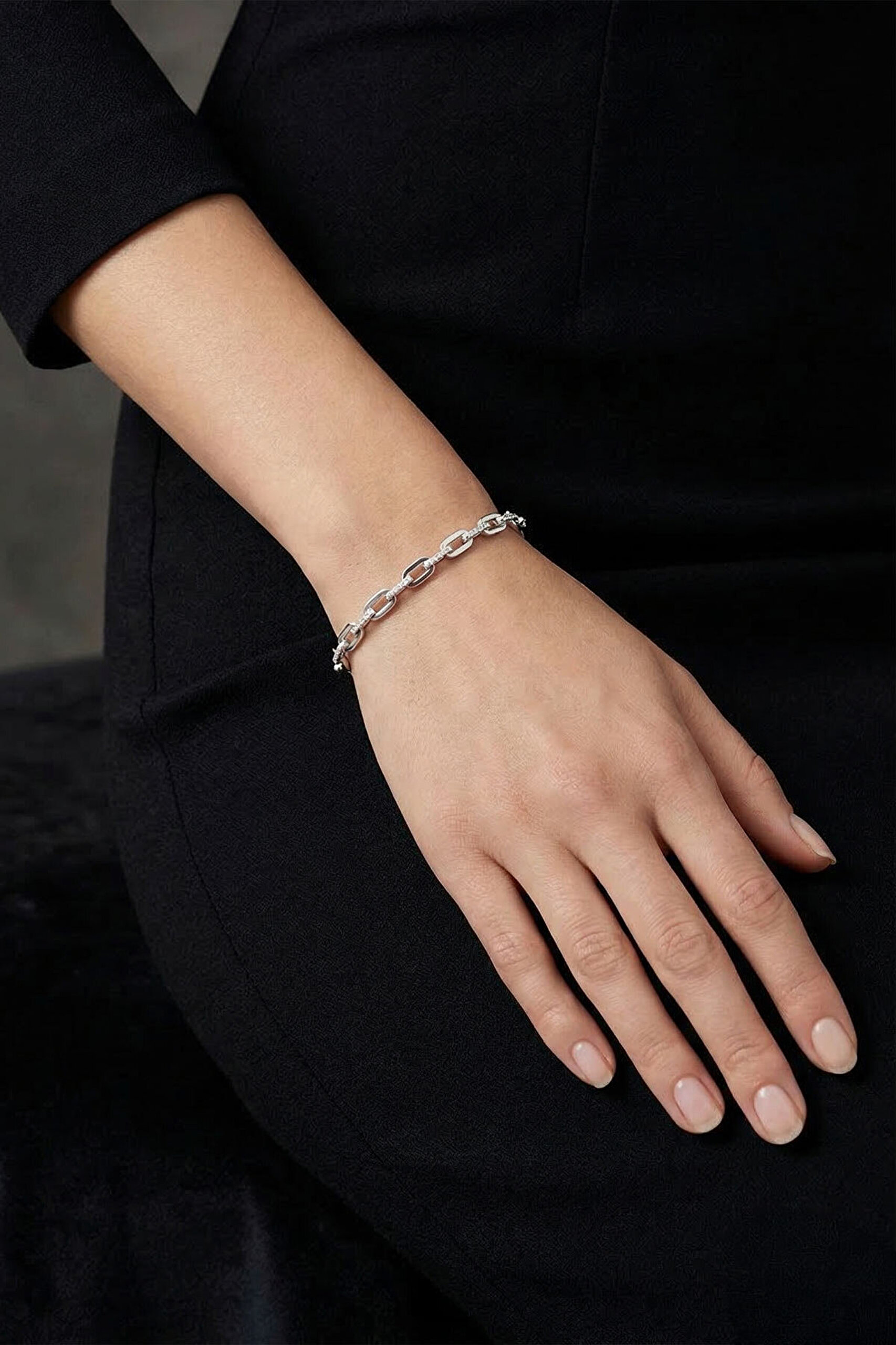 Zirkon Taşlı 18 Ayar Beyaz Altın Kaplama Gümüş Kelepçe Bileklik - 2