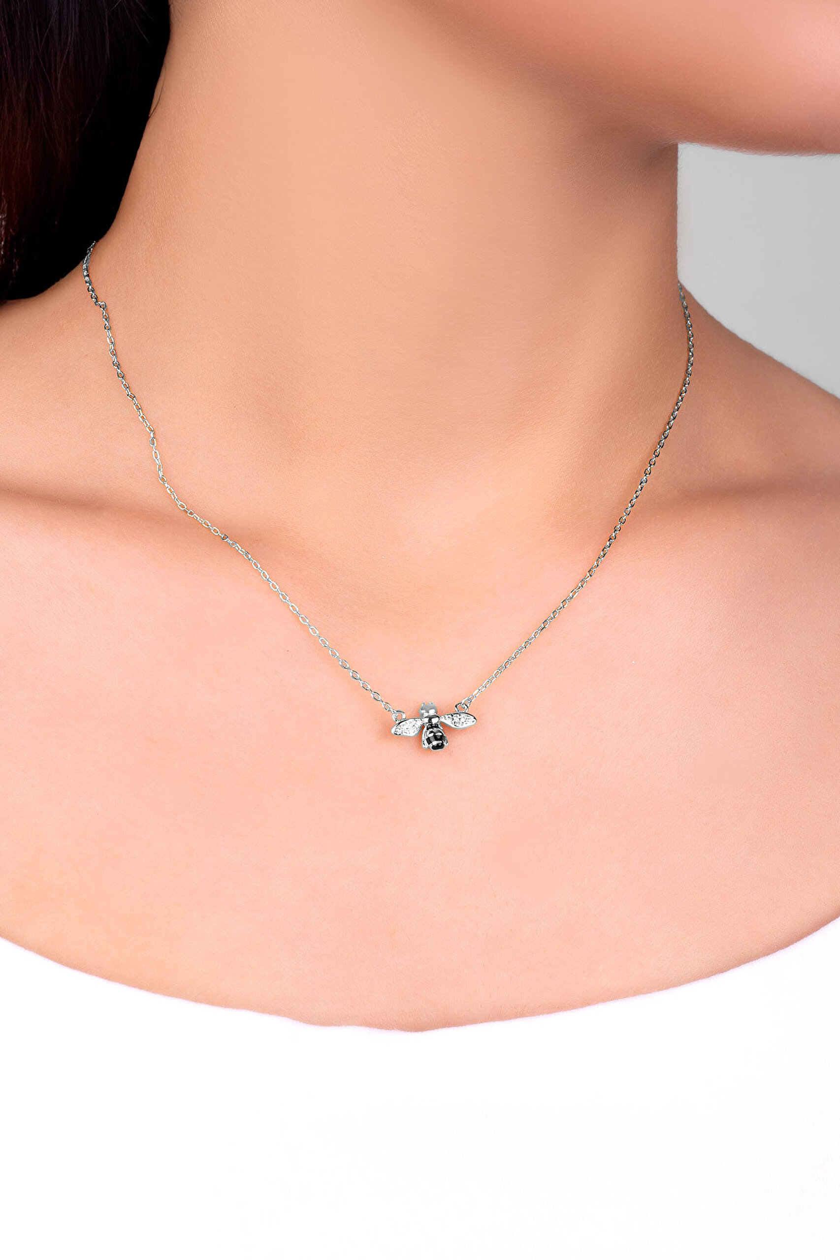 Sevimli Arı 18 Ayar Beyaz Altın Kaplama 45 Cm Gümüş Kolye - 1