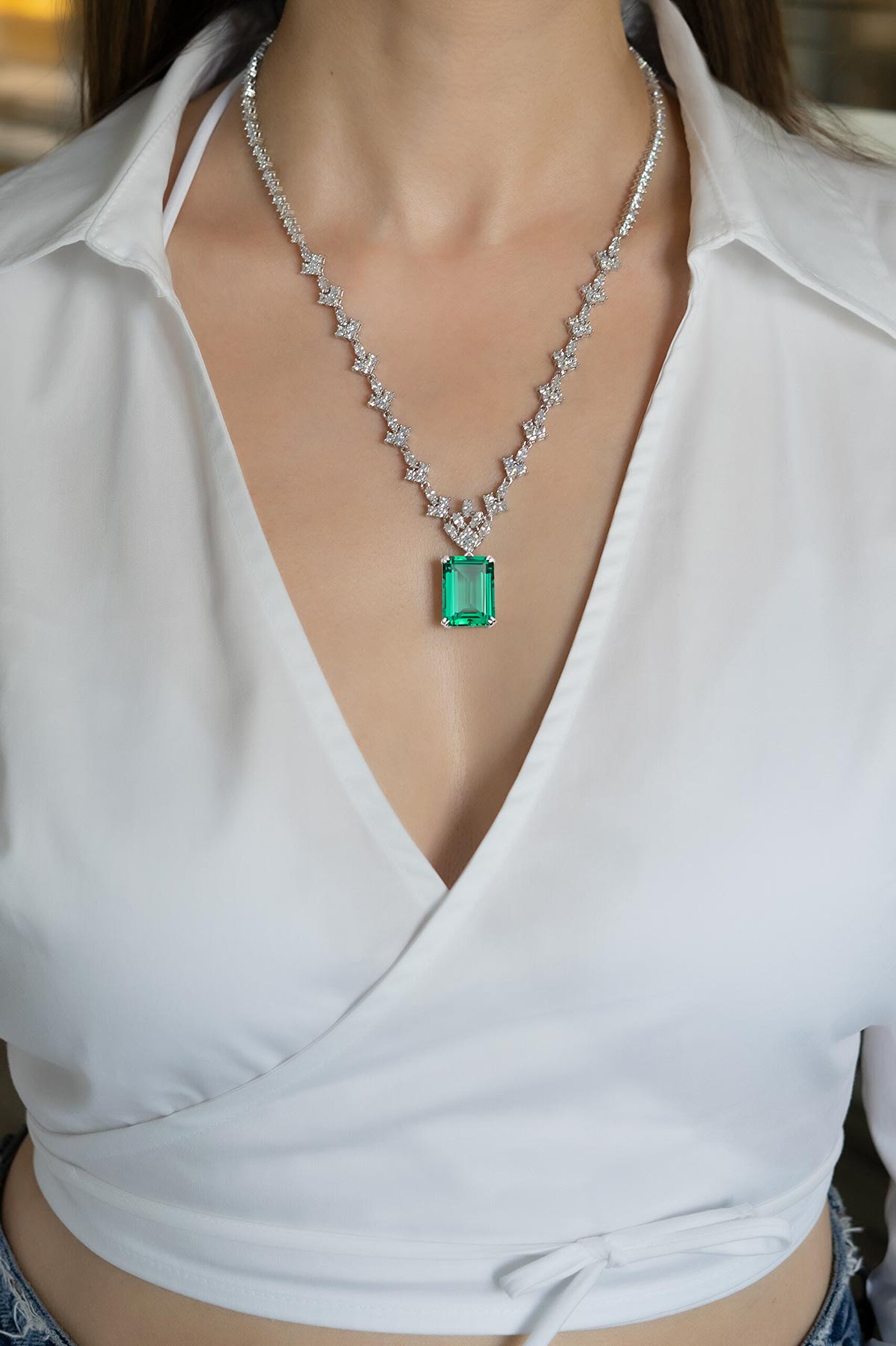 ⁠ Created Emerald Taşlı 18 Ayar Beyaz Altın Kaplama 43 Cm Gümüş Gerdanlık_1}