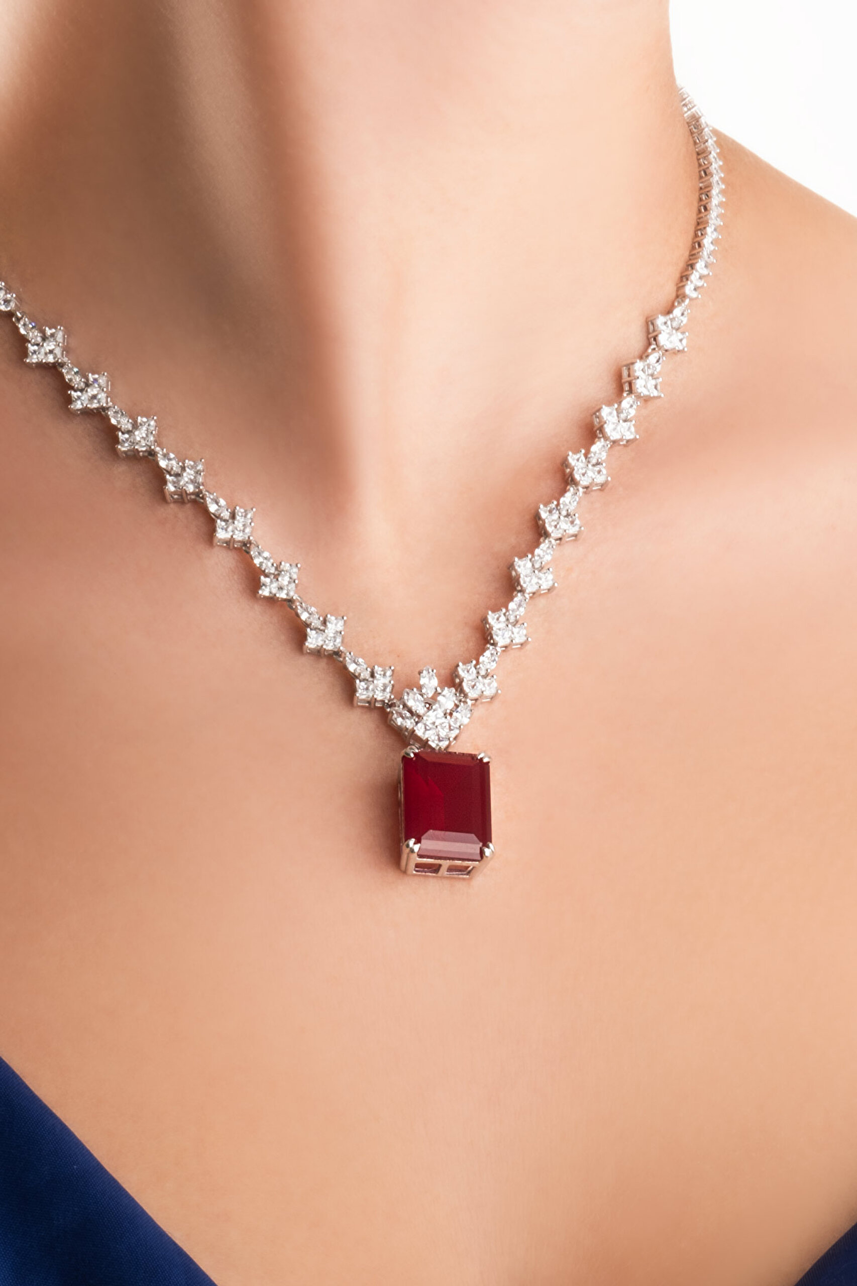 ⁠ Created Ruby Taşlı 18 Ayar Beyaz Altın Kaplama Gümüş Gerdanlık_2}