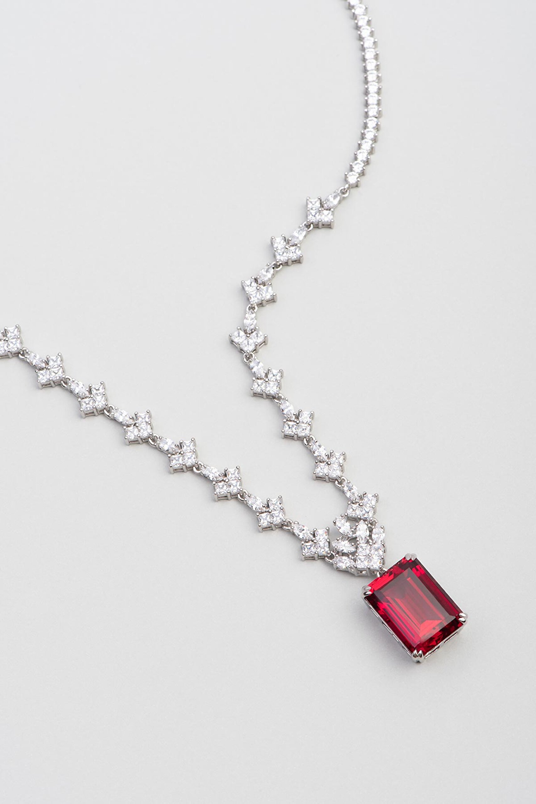 ⁠ Created Ruby Taşlı 18 Ayar Beyaz Altın Kaplama 43 Cm Gümüş Gerdanlık_2}