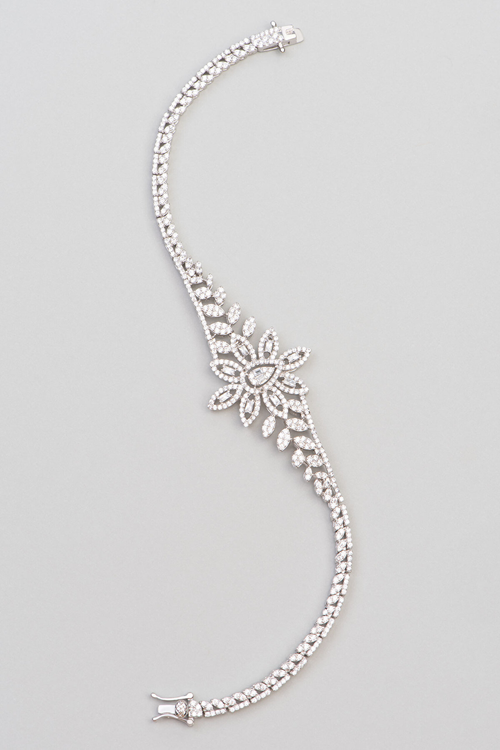 ⁠ Romantik Rüya 18 Ayar Beyaz Altın Kaplama Gümüş Bileklik_0}