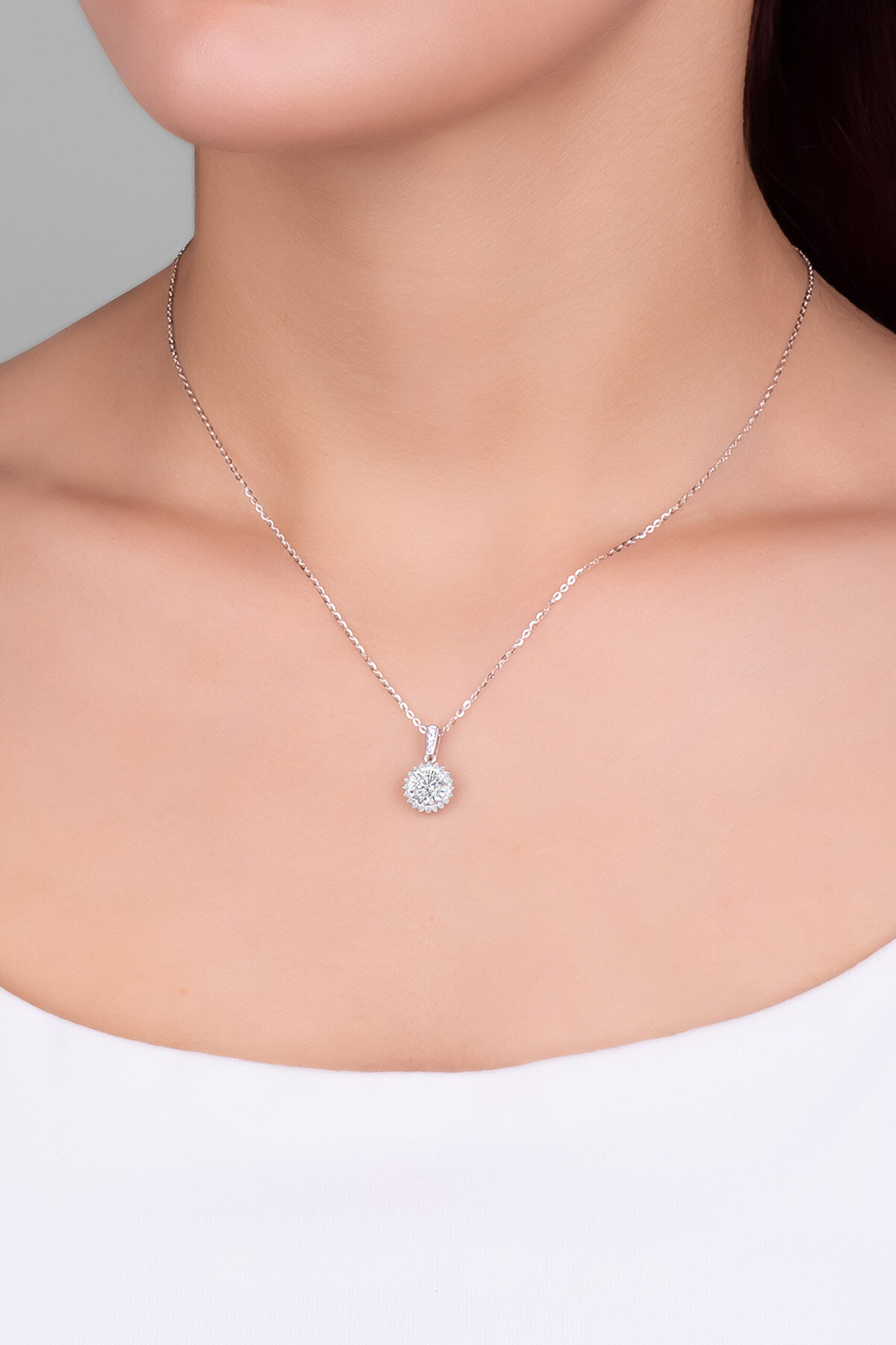 Mozanit Şıklığı 18 Ayar Beyaz Altın Kaplama 44 Cm Gümüş Kolye - 1