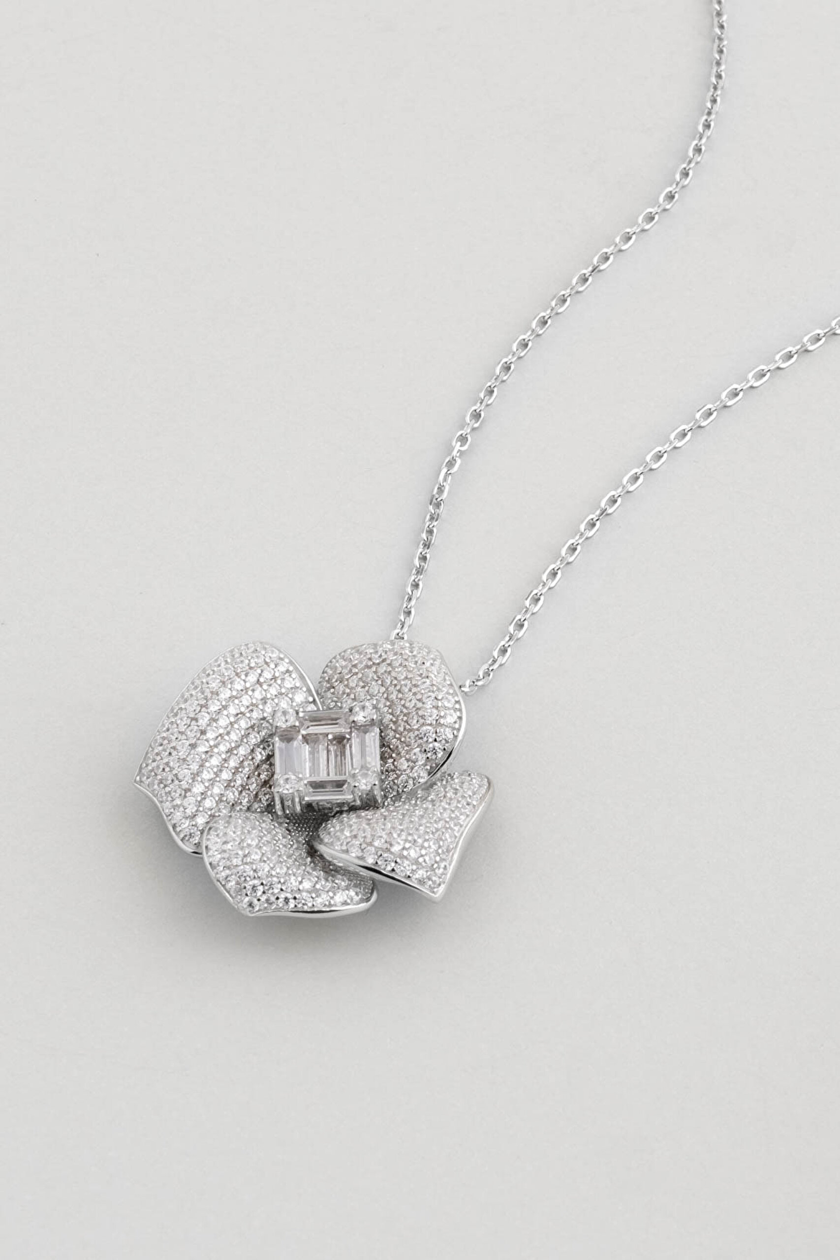 ⁠ Baget Çiçeği 18 Ayar Beyaz Altın Kaplama 45 Cm Gümüş Kolye_1}