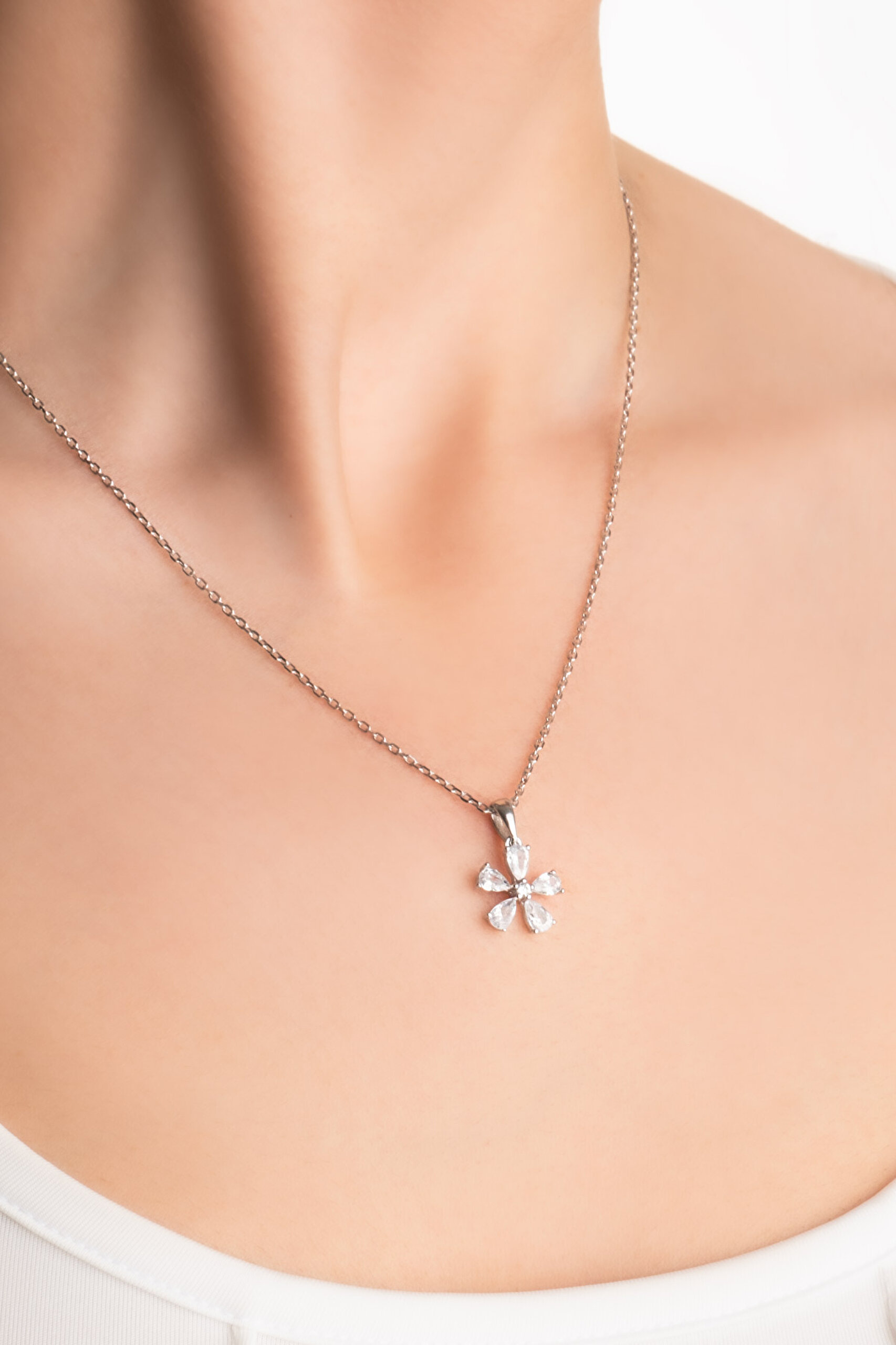 ⁠ Begonya 18 Ayar Beyaz Altın Kaplama 45 Cm Gümüş Minimal Kolye_1}