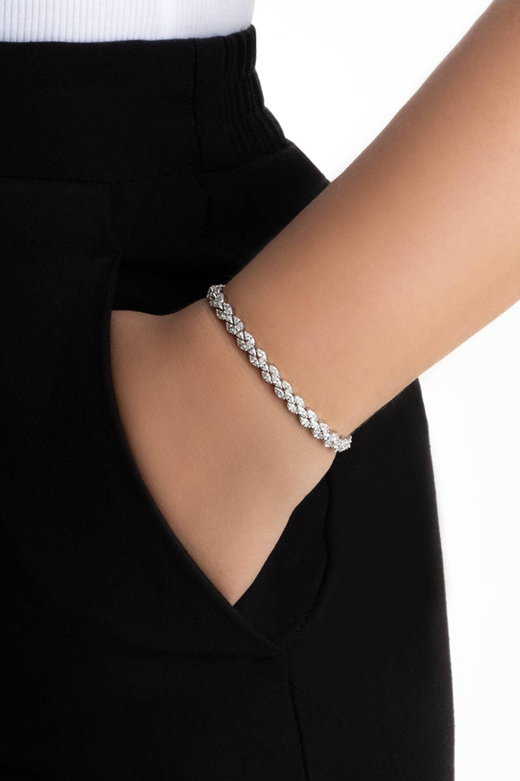 ⁠ Yıldızlı Geceler 18 Ayar Beyaz Altın Kaplama Gümüş 19 Cm Tasarım Bileklik_1}