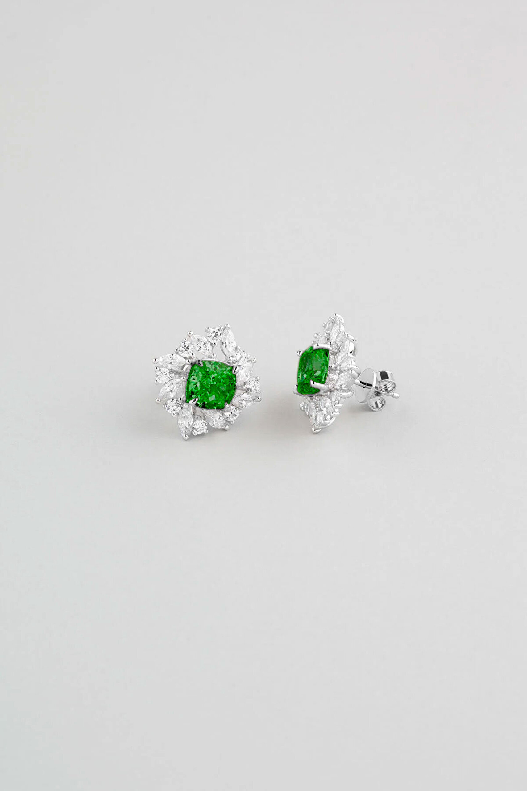 Yeşil Papatya 18 Ayar  Beyaz Altın Kaplama Gümüş Küpe - 0