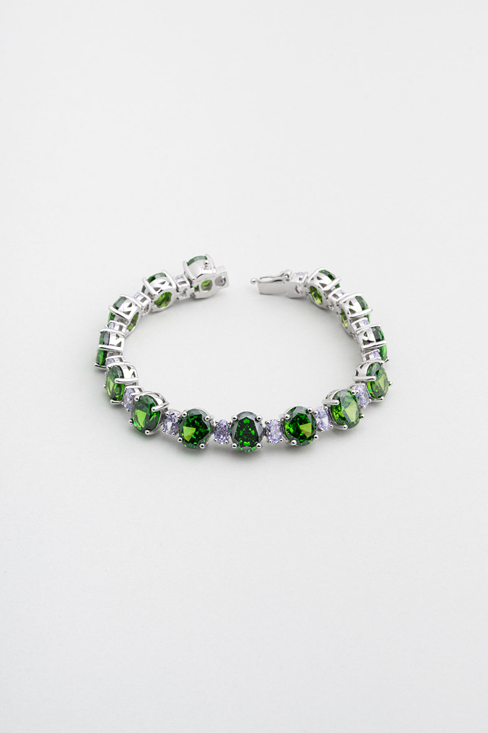 ⁠ Egzotik Yeşil 18 Ayar Beyaz Altın Kaplama Gümüş Tasarım Bileklik_0}