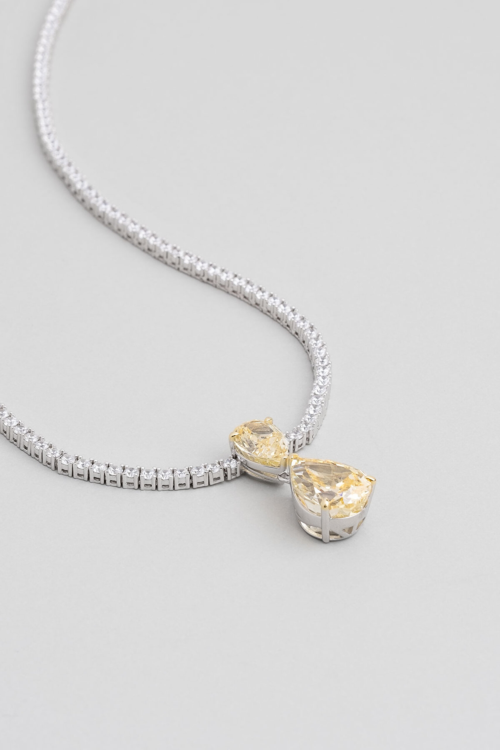 ⁠ Frida Renkleri 18 Ayar Beyaz Altın Kaplama Gümüş Su Yolu Kolye_1}