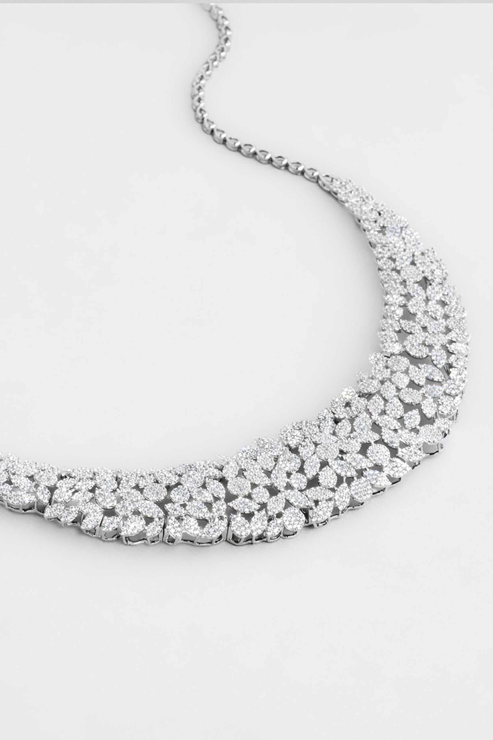 Balo Şıklığı 18 Ayar Beyaz Altın Kaplama Gümüş Tasarım Gerdanlık - 4