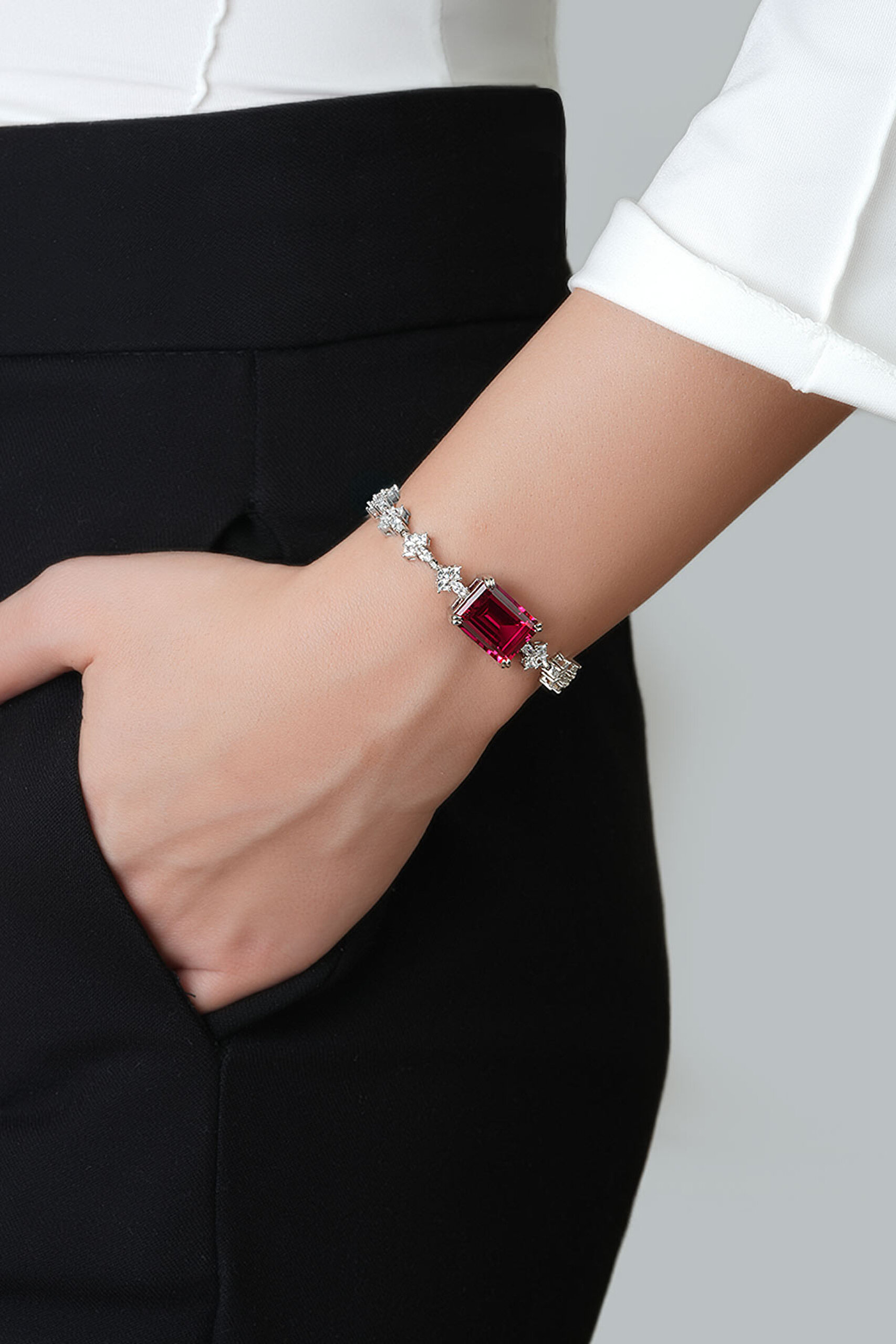 ⁠ Created Ruby Taşlı 18 Ayar Beyaz Altın Kaplama Gümüş Baget Bileklik
_1}