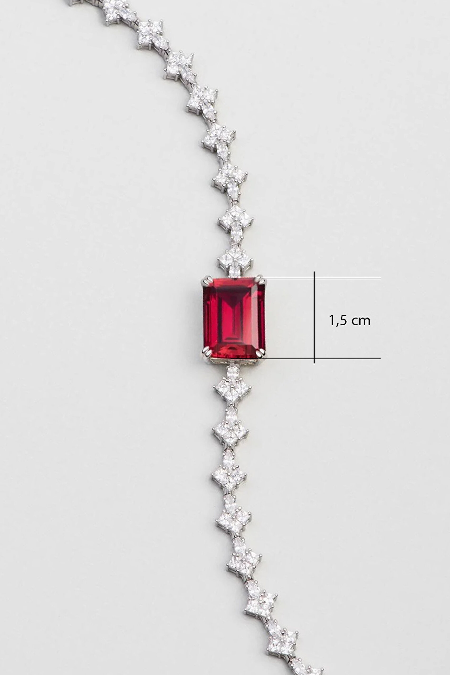⁠ Created Ruby Taşlı 18 Ayar Beyaz Altın Kaplama Gümüş Baget Bileklik
_2}