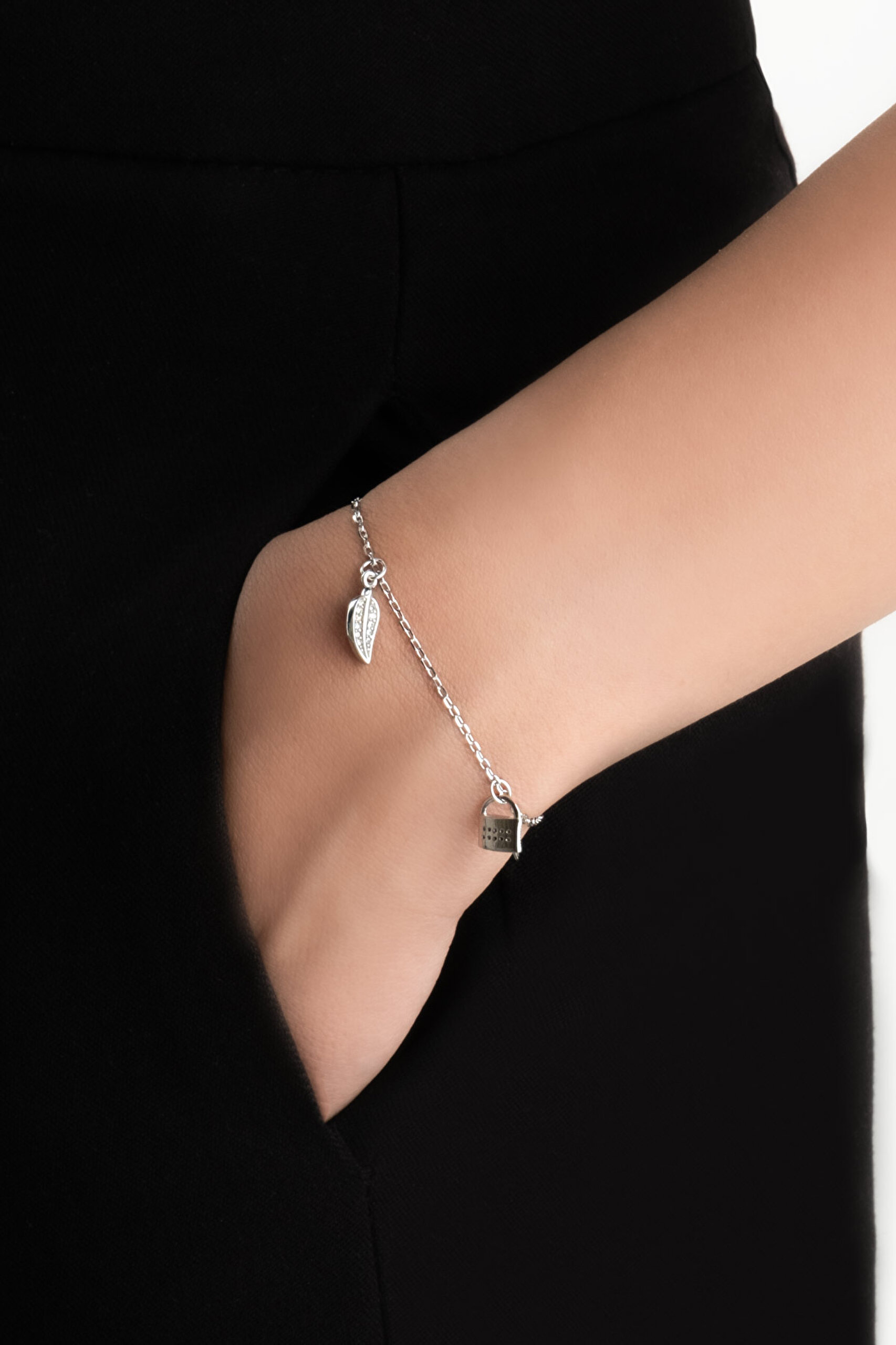 ⁠ Sonbahar Rüzgarı 18 Ayar Beyaz Altın Kaplama 20 Cm Gümüş Minimal Bileklik_1}