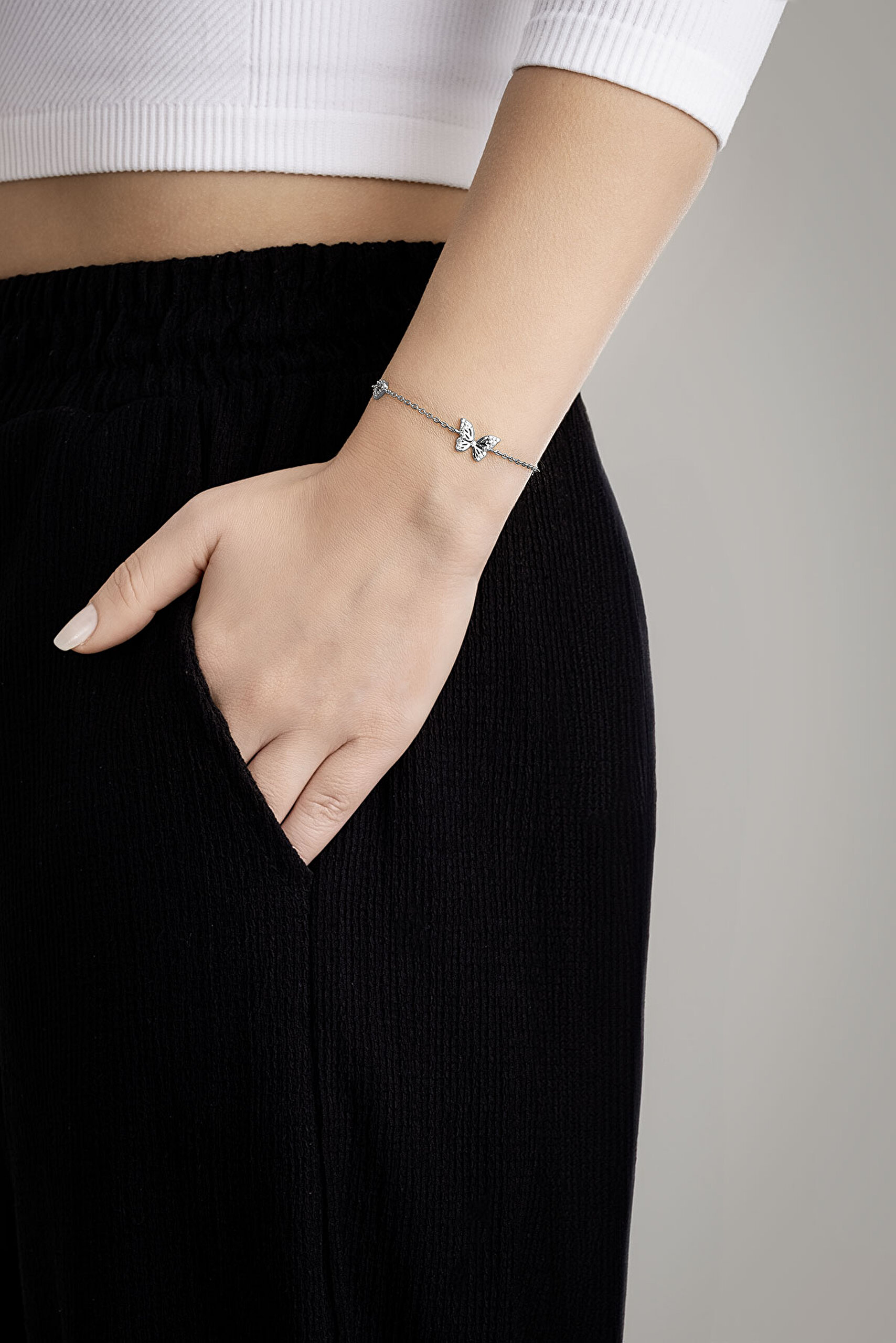 ⁠ Minik Kelebek 18 Ayar Beyaz Altın Kaplama 19 Cm Gümüş Minimal Bileklik_2}